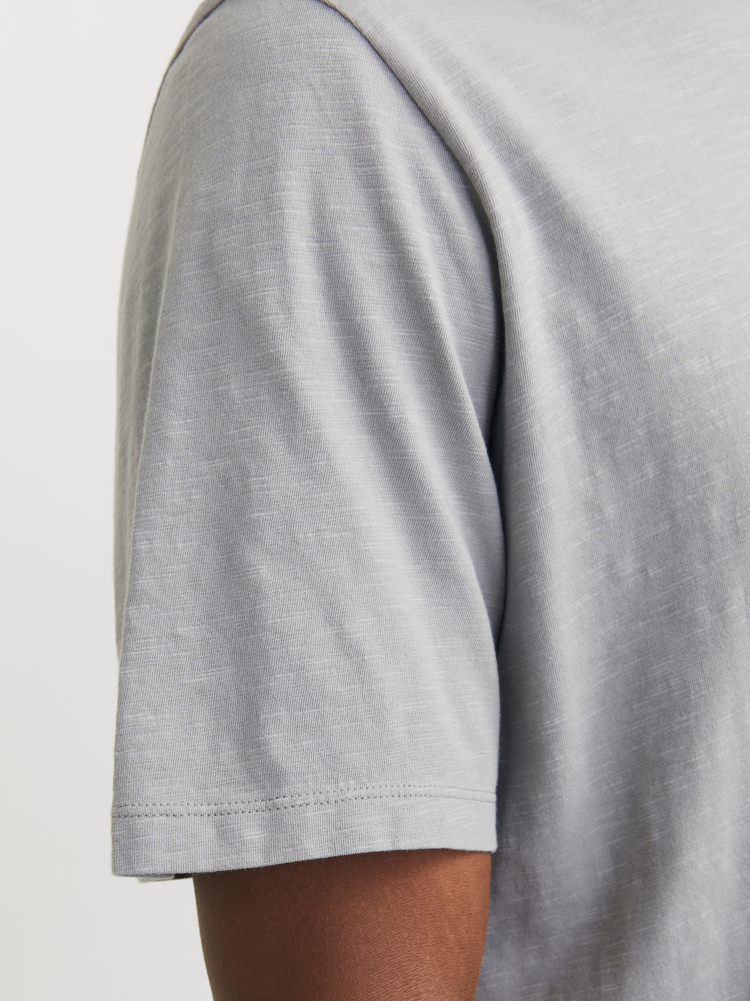 Jack & Jones Rundhalsshirt »JJEBASHER TEE O-NECK SS NOOS«, mit Rundhalsausschnitt