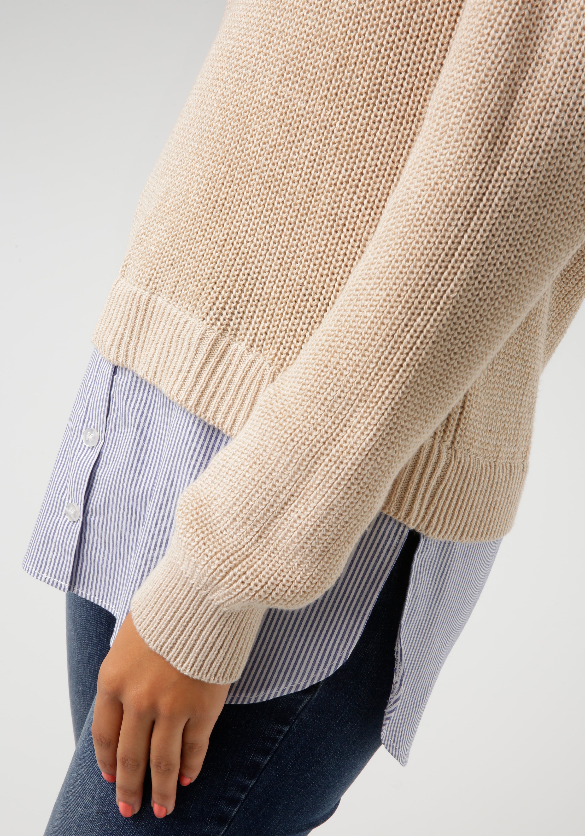 Aniston CASUAL Strickpullover, mit gestreiftem Bluseneinsatz am Saum - NEUE KOLLEKTION