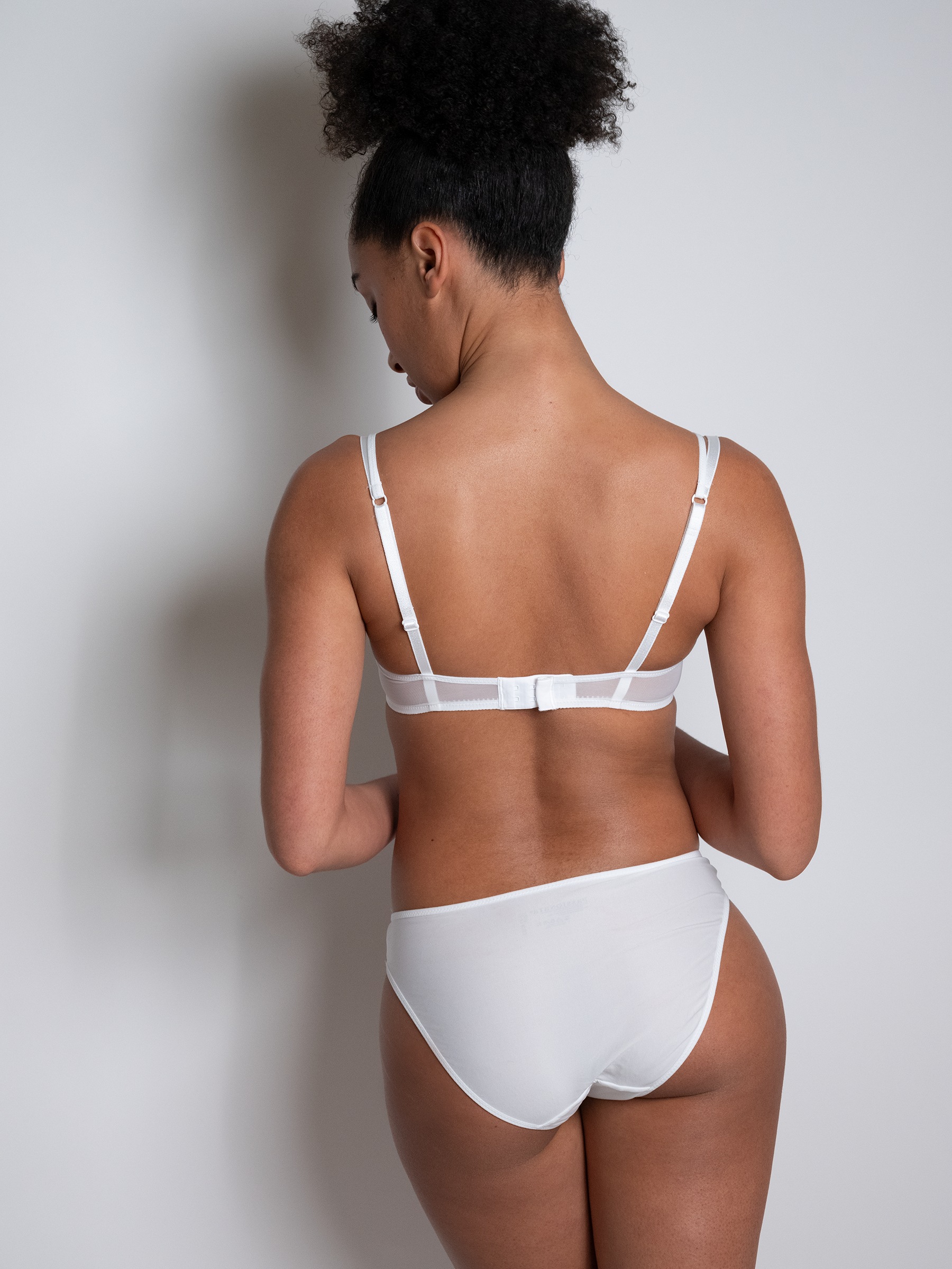 PASSIONATA Schalen-BH »MISS JOY«, Mit verspieltem Schmetterlingsmotiv