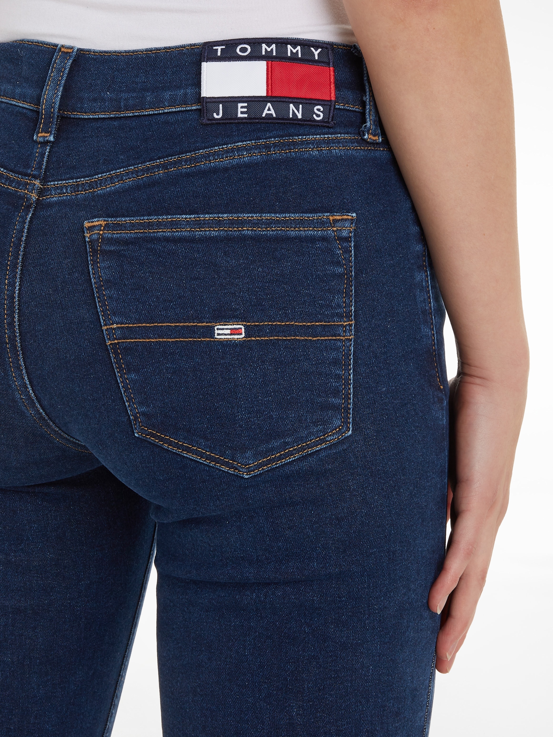Tommy Jeans Skinny-fit-Jeans »Nora Mid Rise Skinny Fit«, mit Logobadge und Logostickerei