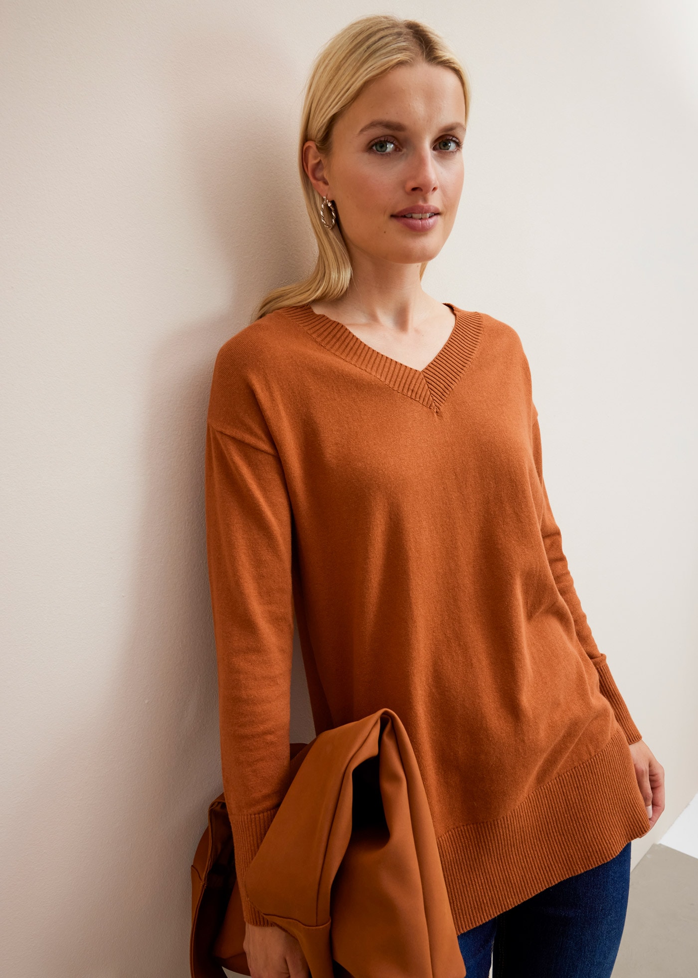 bonprix Longpullover »Long-Pullover« aus Baumwolle und Polyamid, mit V-Ausschnitt, mit Seitenschlitzen