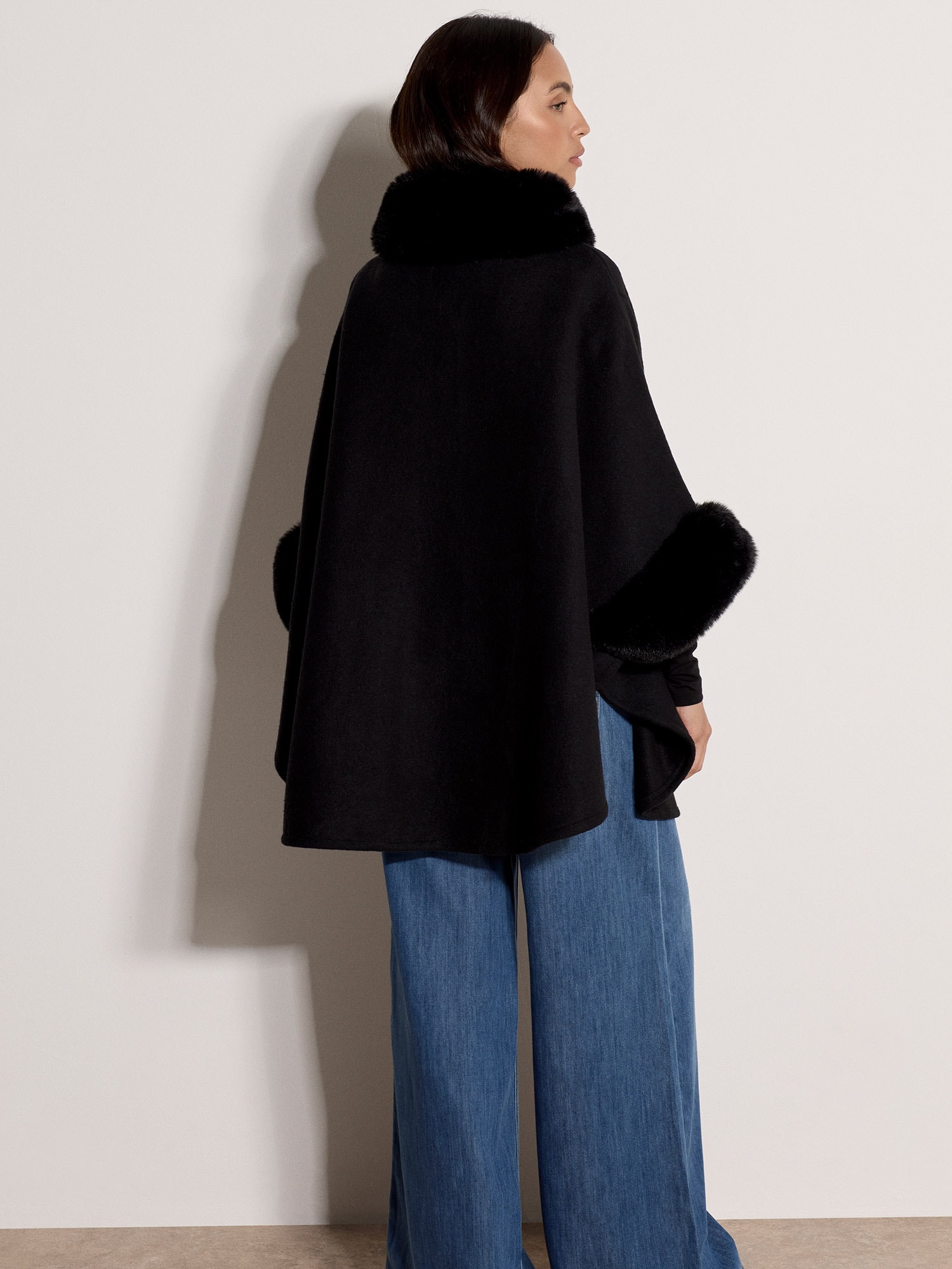 Apricot Cardigan »Cape mit Gürtel« mit abnehmbarem Bindegürtel, 2 Stk. mit Kunstfellbesatz