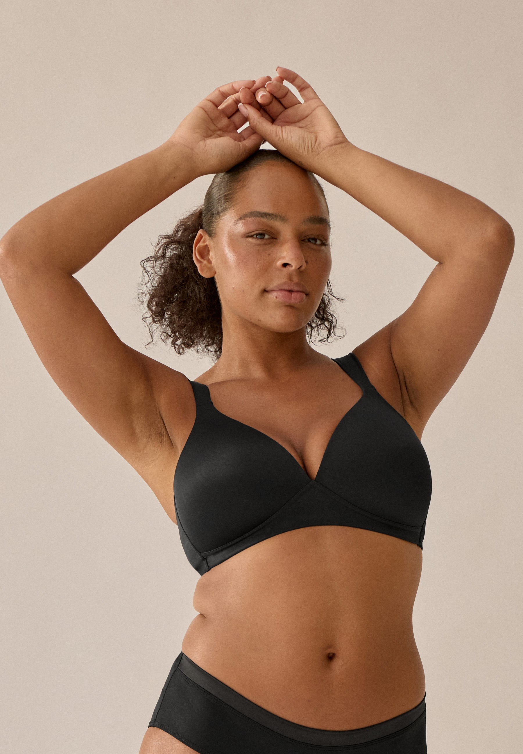 Naturana Schalen-BH »The Wednesday« 1 Stk. tlg., herausnehmbare Pads, breite Träger, Entlastungsträger, feminin, basic