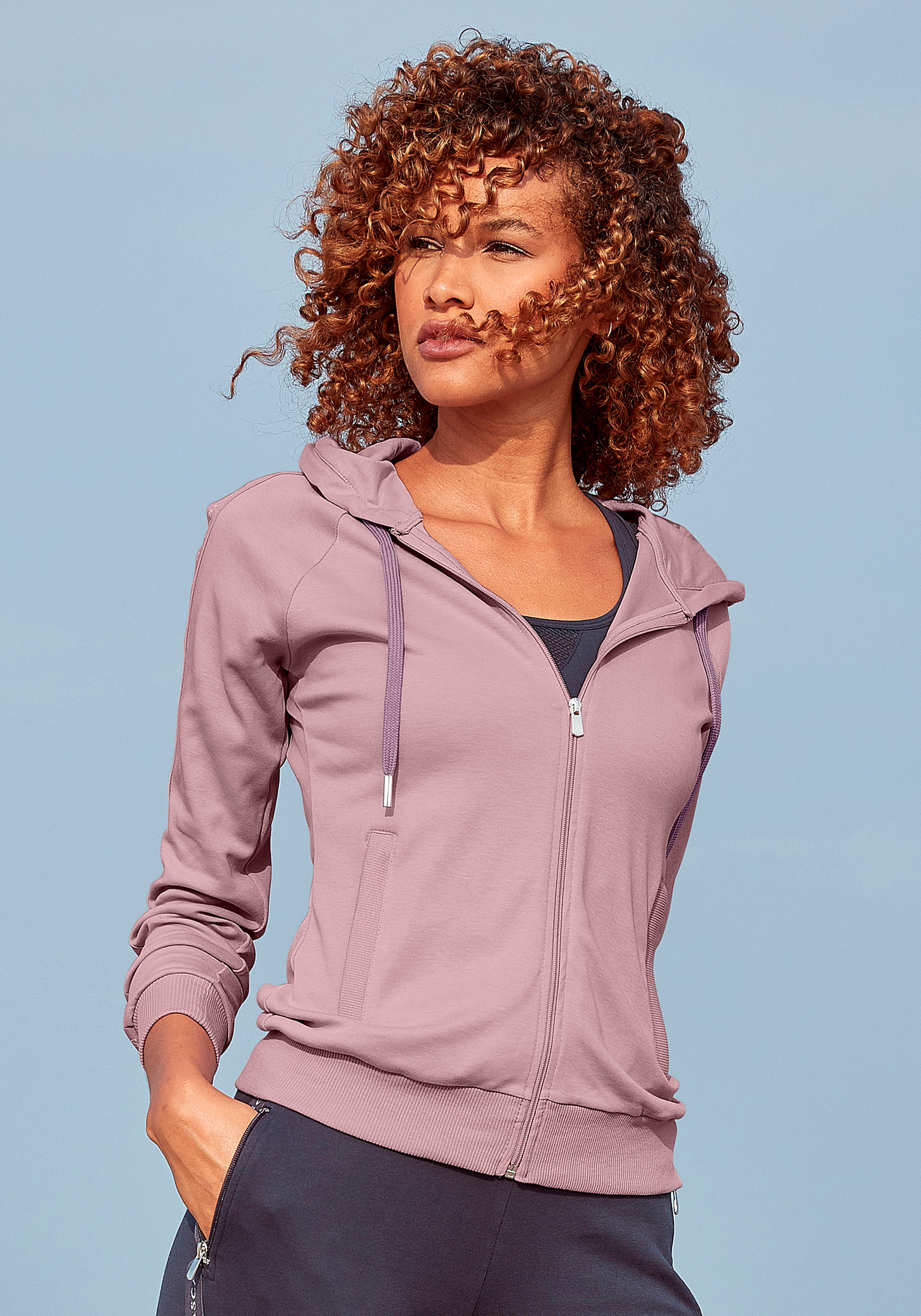 LASCANA ACTIVE Trainingsjacke mit Kapuze mit Logo Tape an den Ärmeln