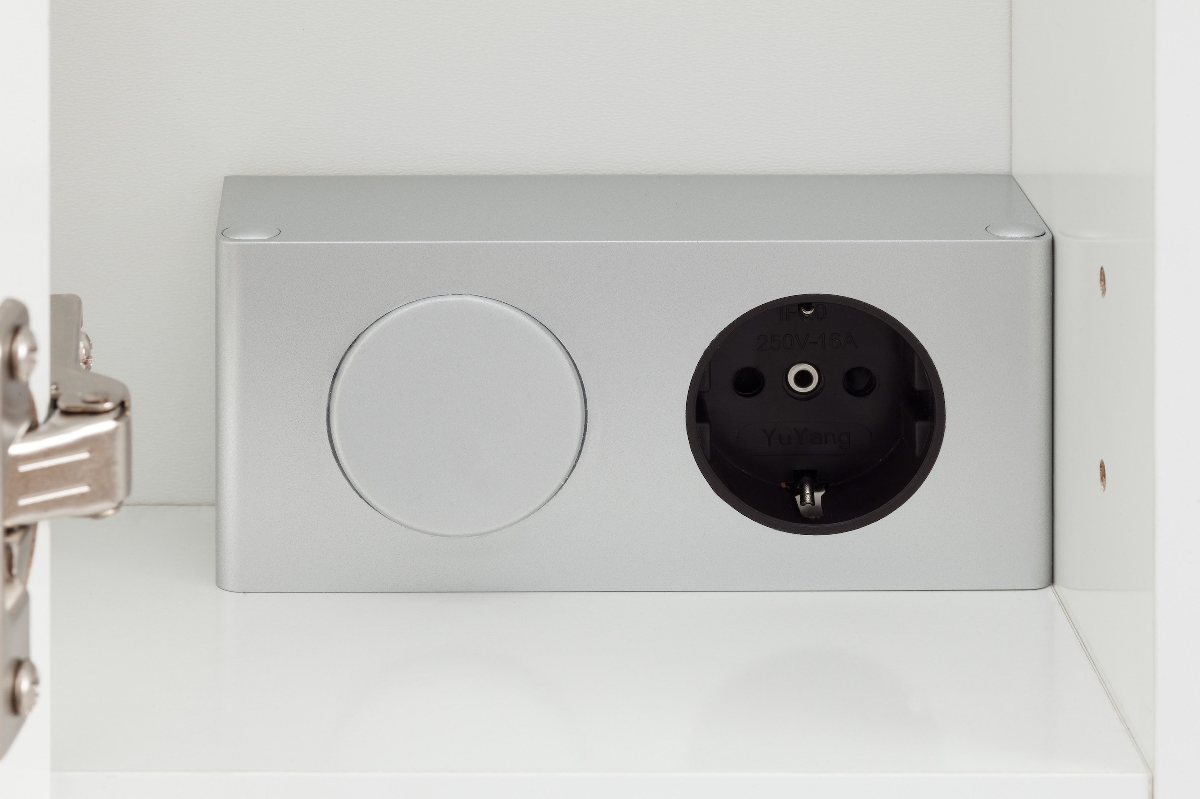 Schildmeyer Spiegelschrank »Dorina, mit höhenverstellbaren Glasböden made in Germany«, Breite 70 cm, 3-türig, LED-Beleuchtung, Schalter-/Steckdosenbox