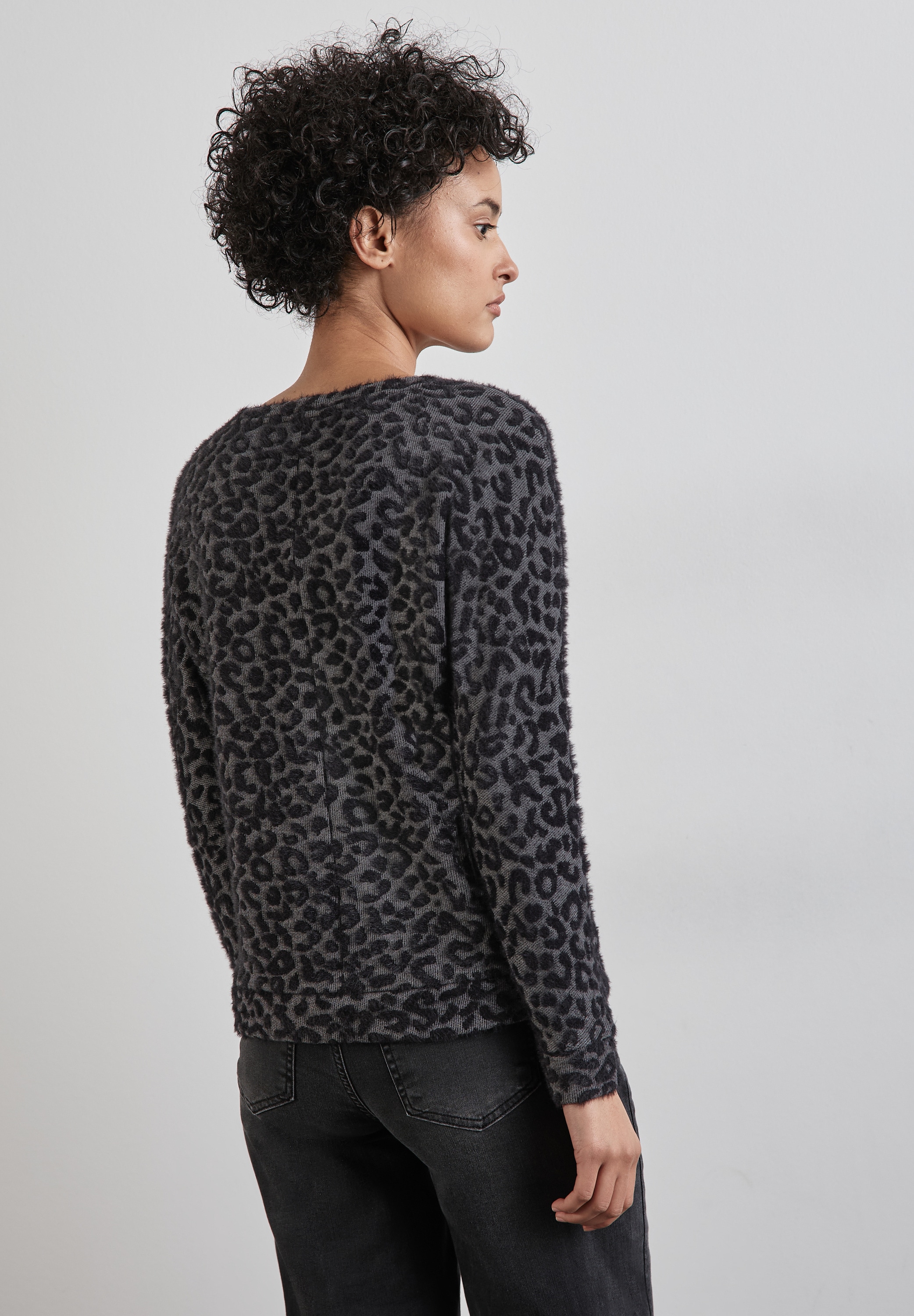 STREET ONE Langarmshirt, mit flauschigem Leomuster