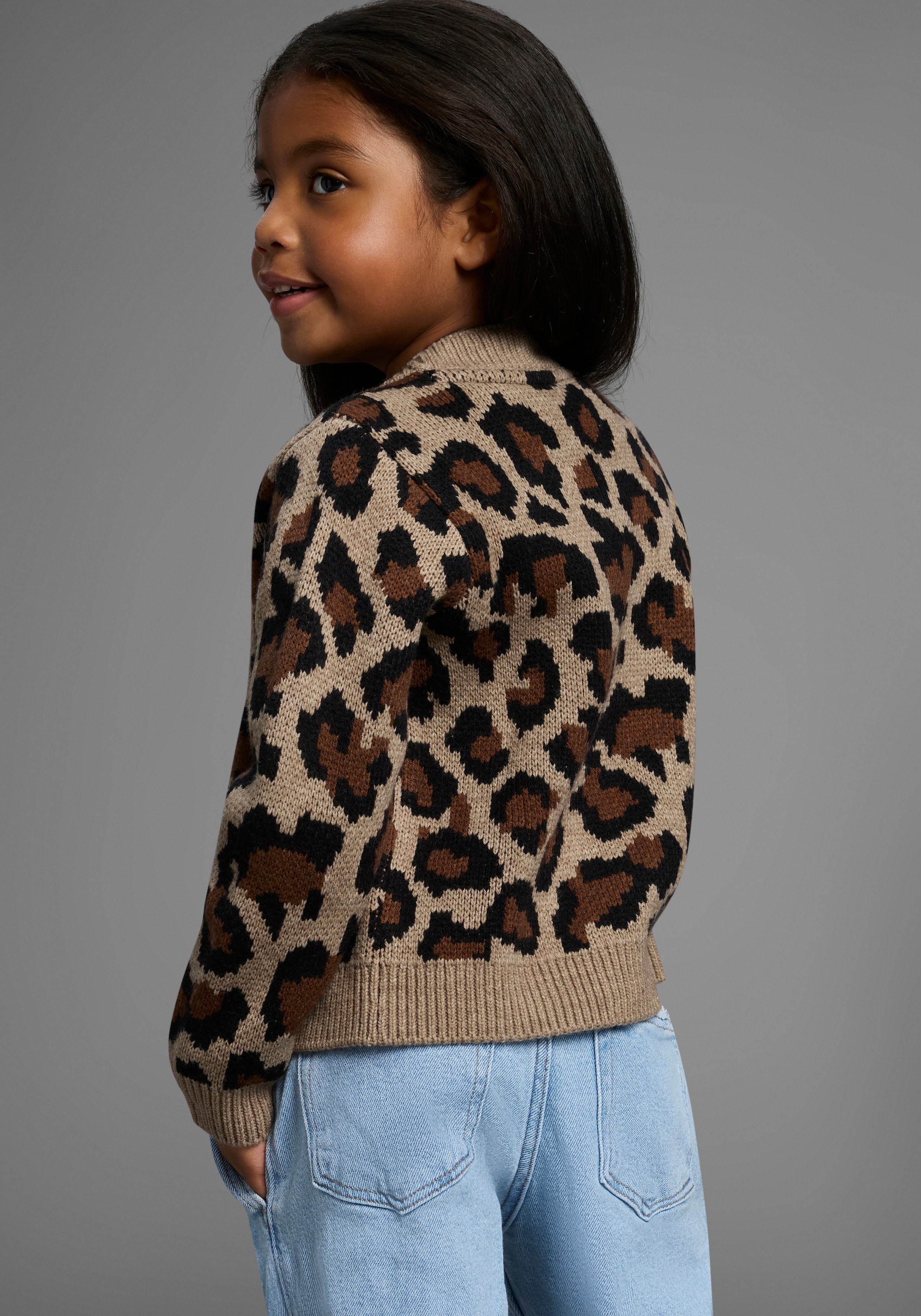 KIDSWORLD Strickjacke »Strickjacke mit Leo-Muster«, Strickjacke in Leo-Optik