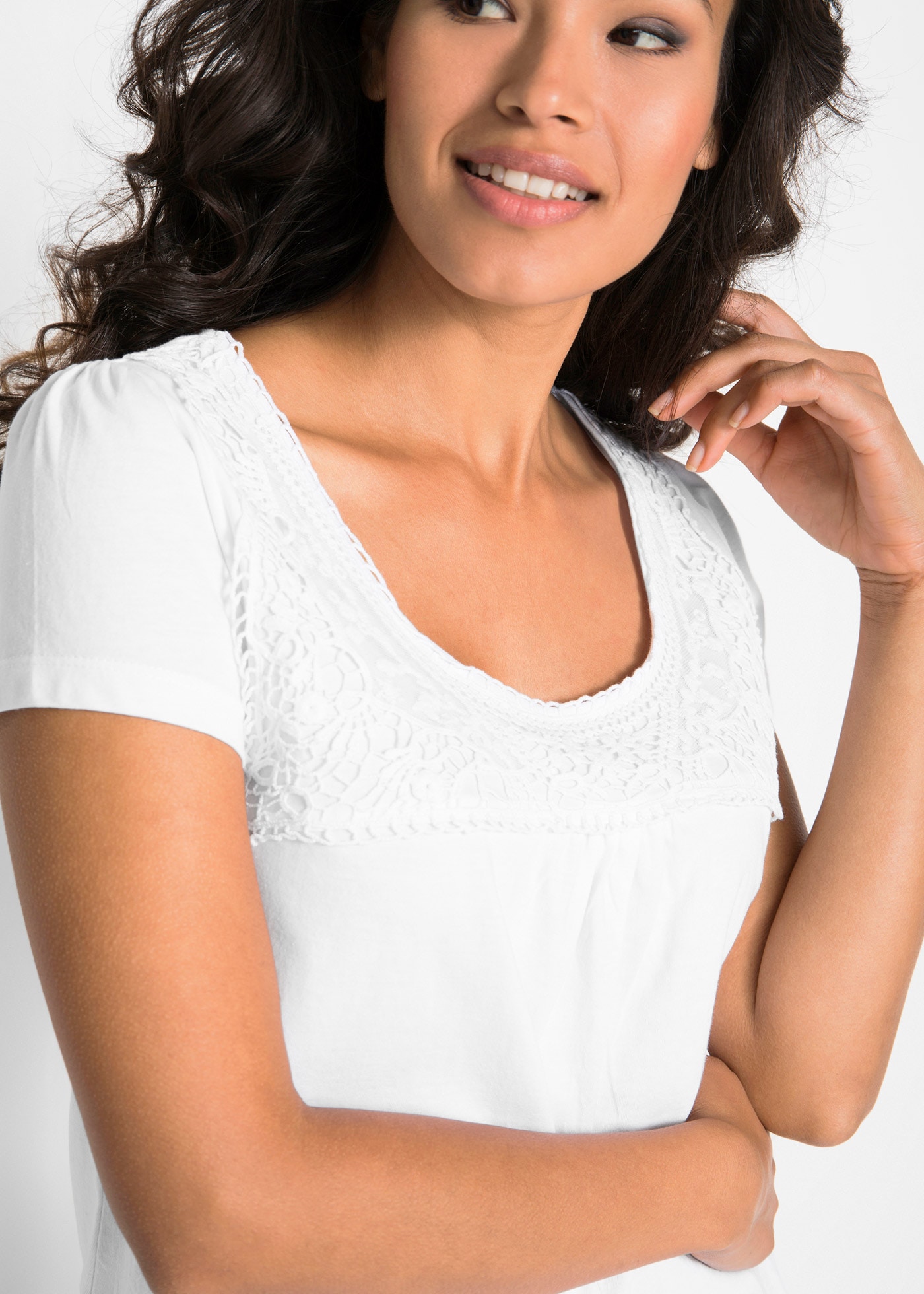 bonprix T-Shirt bequeme Passform, mit Spitzenapplikation in Häkel-Optik, aus Baumwolle