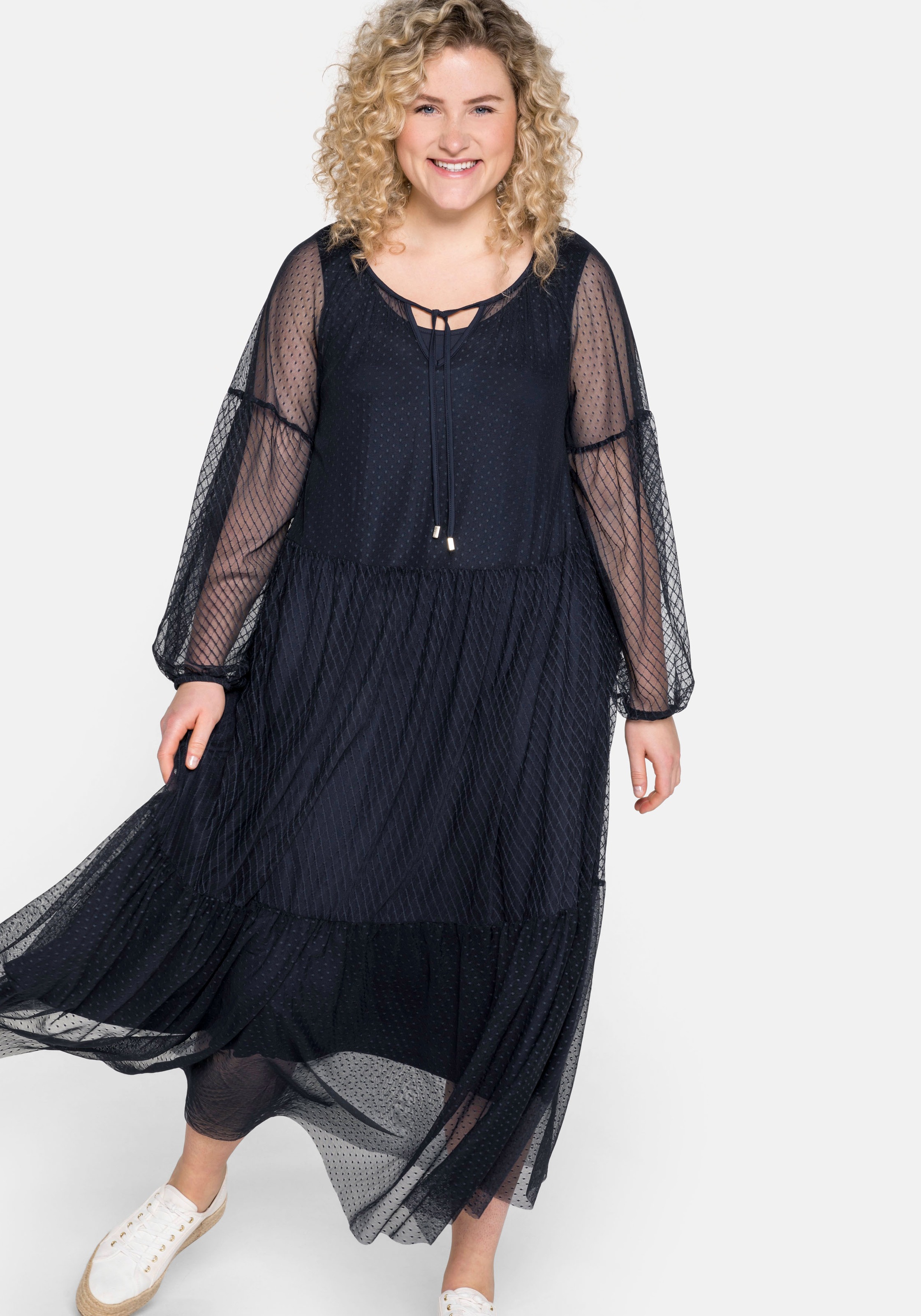 Sheego Maxikleid, aus strukturiertem Mesh, mit Unterkleid.