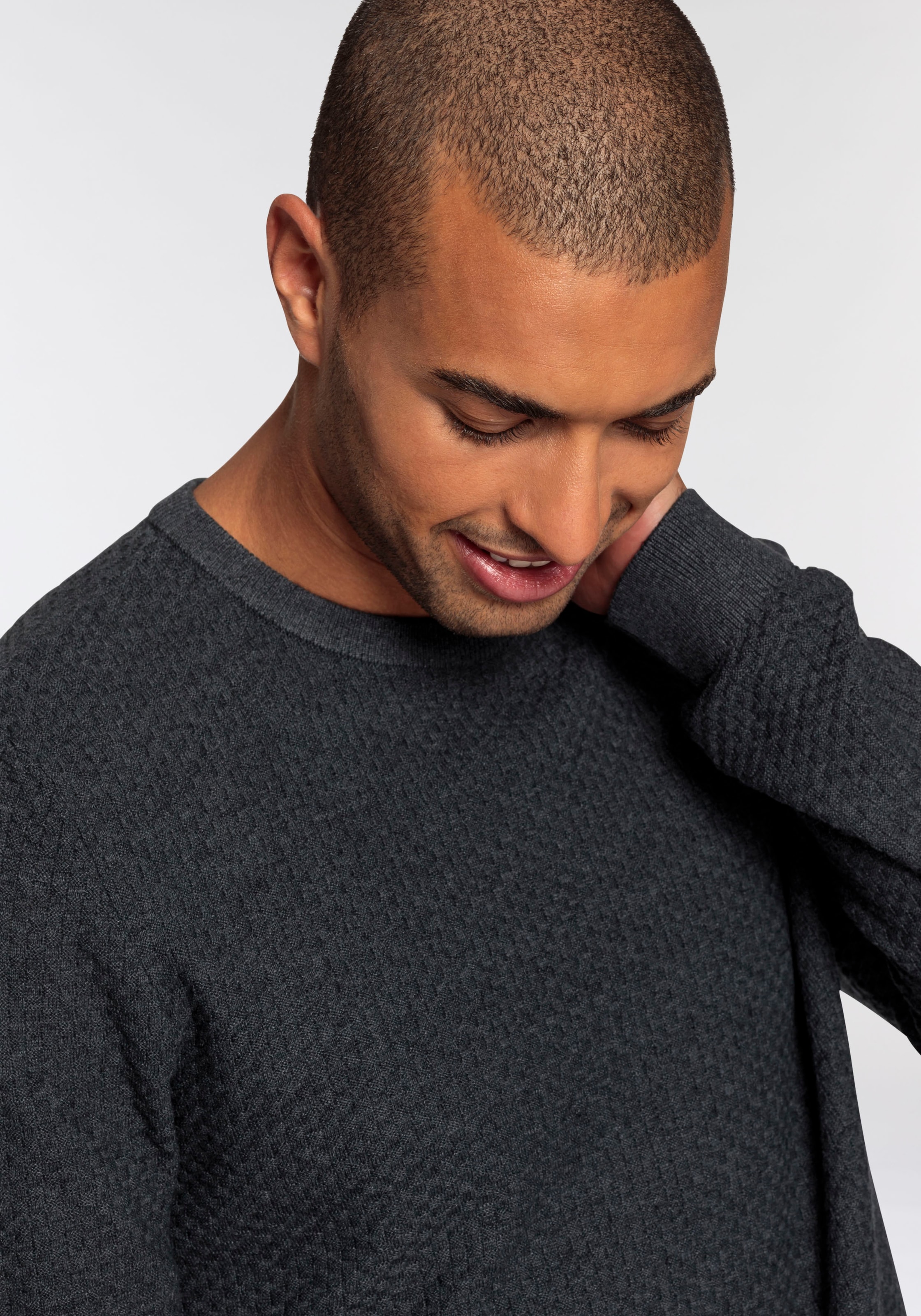 Bruno Banani Strickpullover, mit spezieller Strickoptik