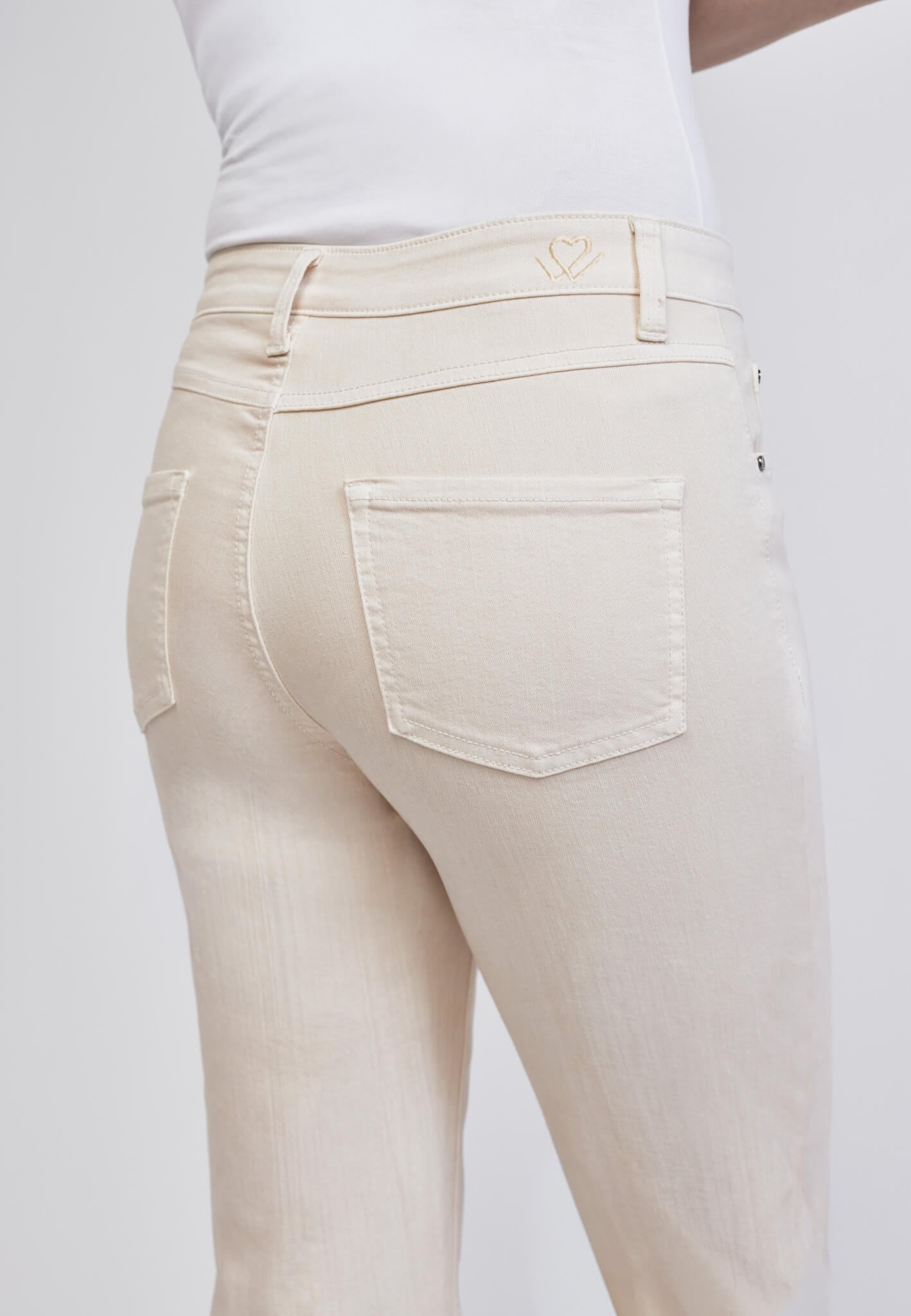 wonderjeans 5-Pocket-Jeans »Relaxed Straight« Cool, modern und vielseitig zu stylen