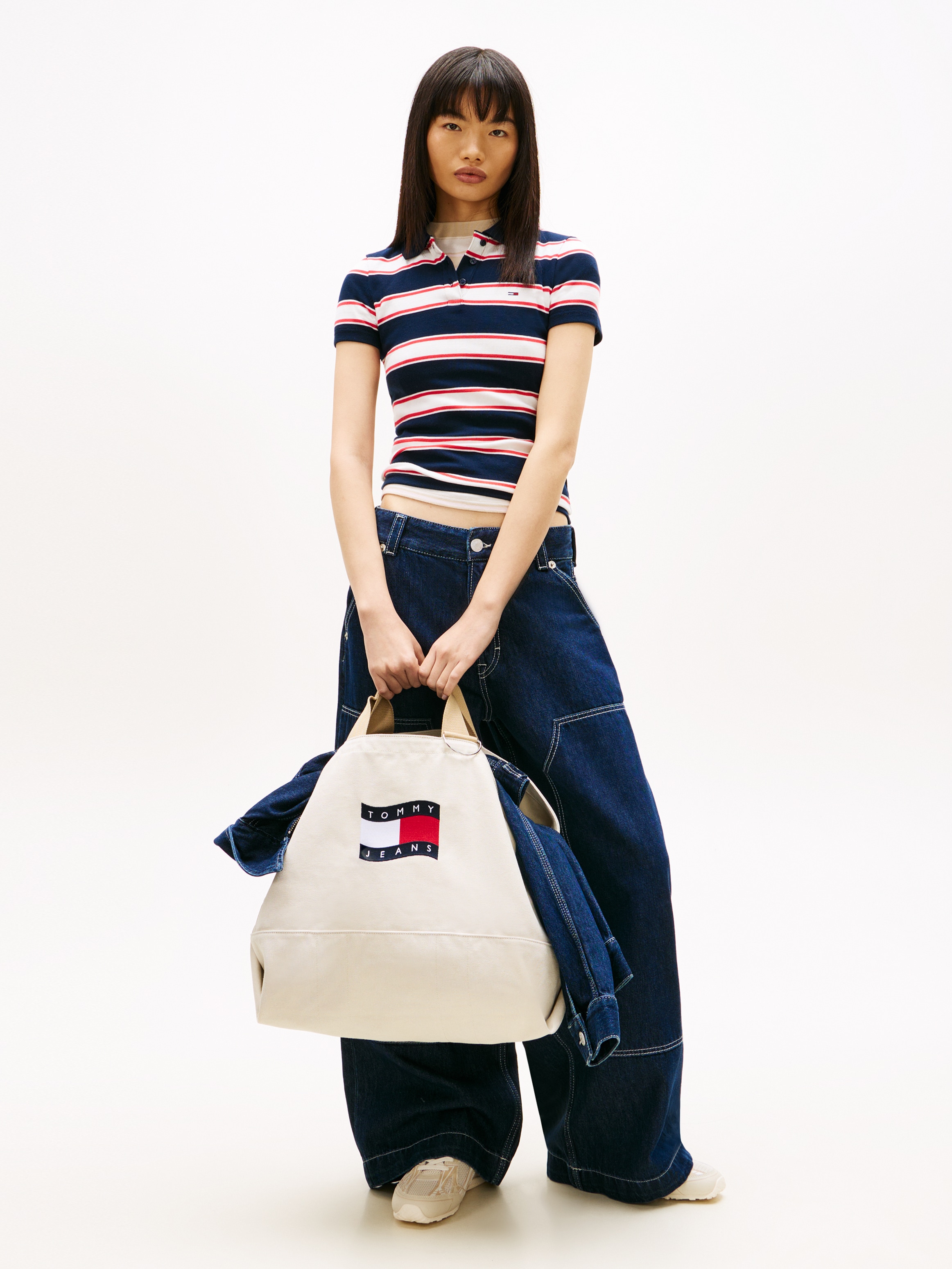 Tommy Jeans Tragetasche »TJW WAVE FLAG MED TOTE« Unisex Tragetasche, Umhängetasche, Shopper, Henkeltasche im Used-Look