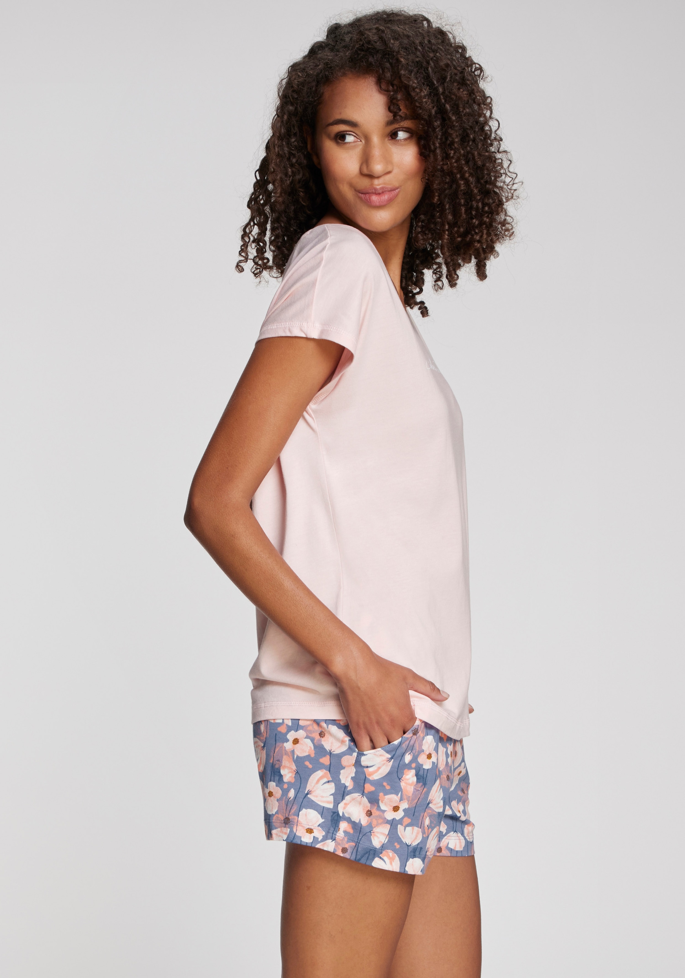 Vivance Dreams Pyjamashorts, mit Schönem Muster