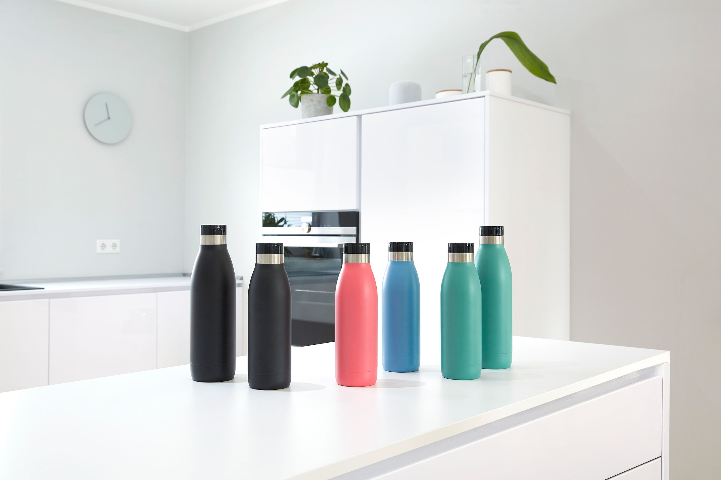 Emsa Trinkflasche »Bludrop Color«, (1 tlg.), Edelstahl, Quick-Press Deckel, 12h warm/24h kühl, spülmaschinenfest