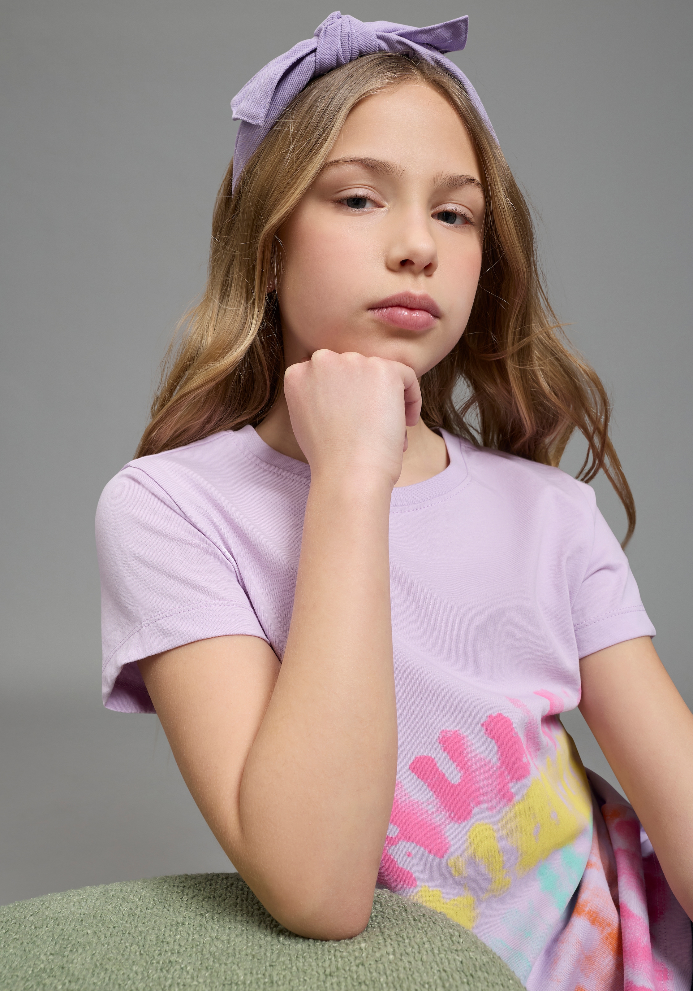 KIDSWORLD T-Shirt »Shirt mit Regenbogen-Print« Kurzarm,  hüftlang geschnitten,  bedruckt,  Rundhals-Ausschnitt