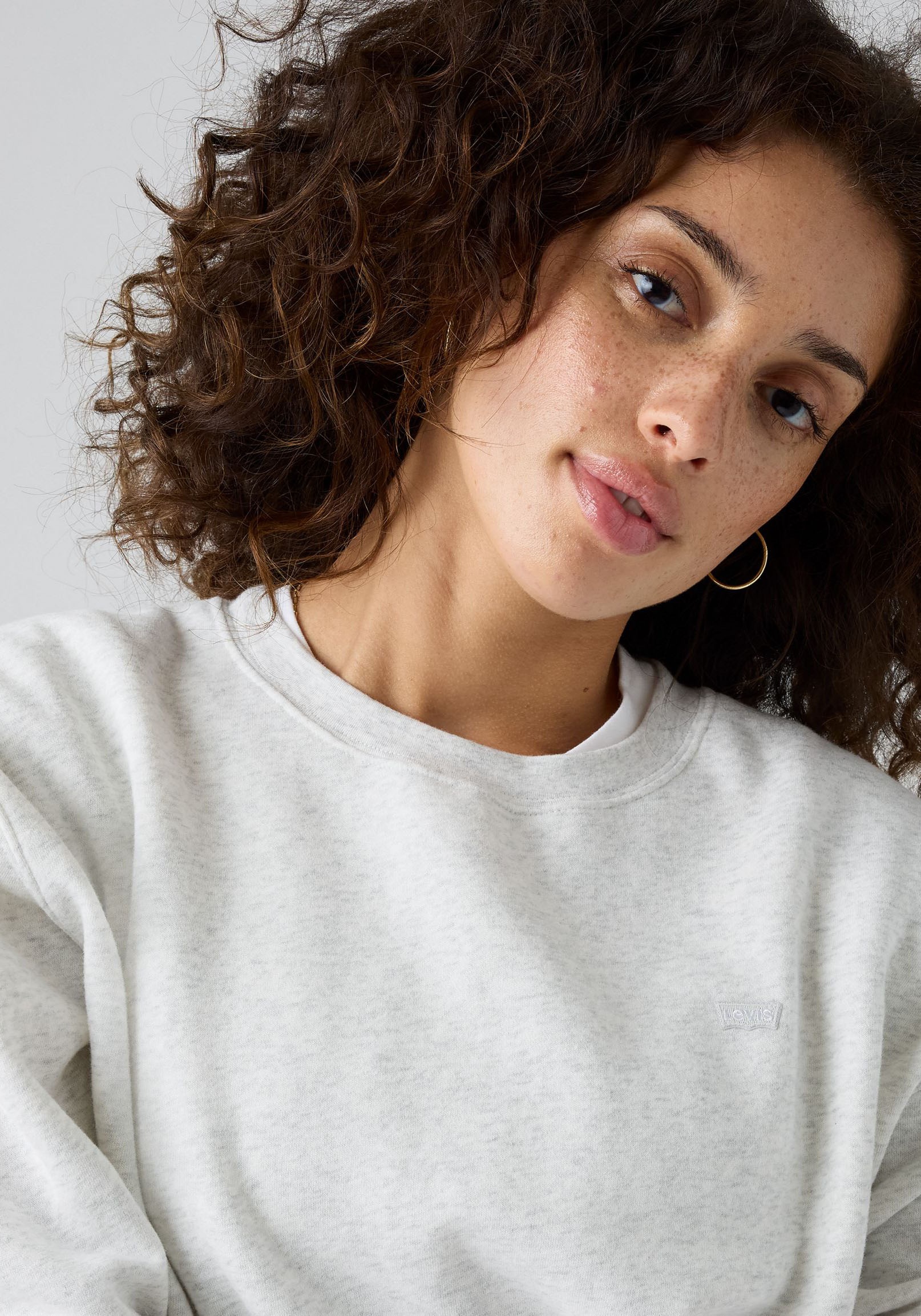 Levi's® Sweatshirt »EVERYDAY CREW SWEATSHIRT«, mit kleinem Logo auf der Brust
