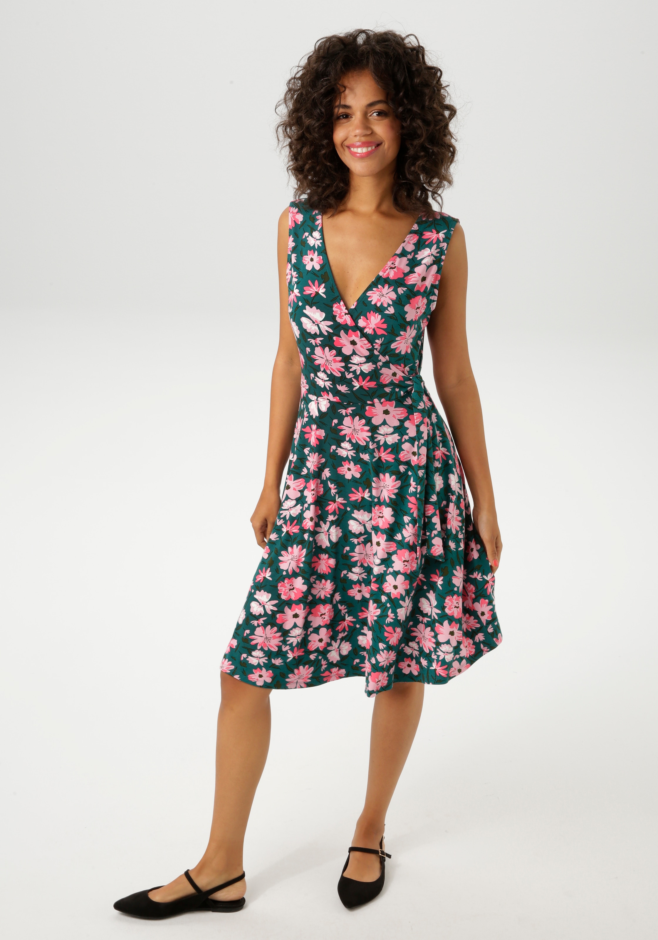 Aniston CASUAL Sommerkleid, mit malerischen Blumendruck - jedes Teil ein Unikat - NEUE KOLLEKTION