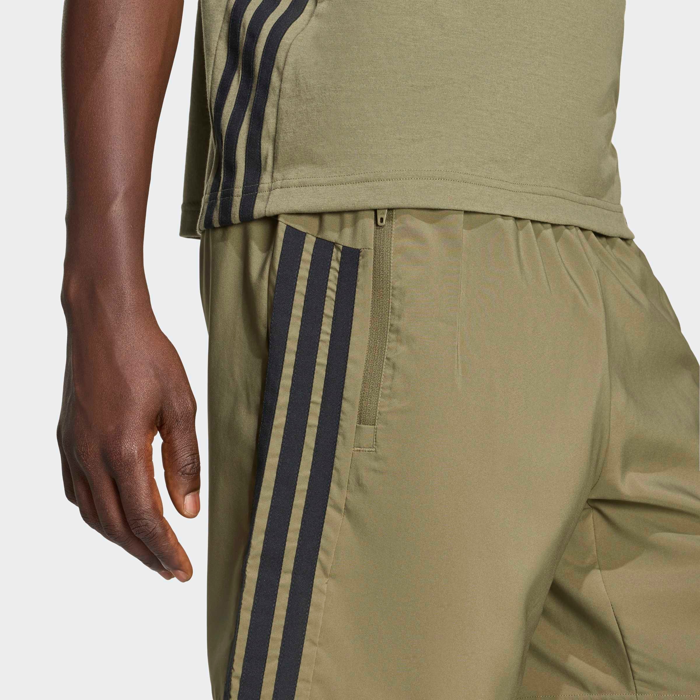 adidas Performance Shorts »WORKOUT ESSENTIALS BASE 3 STRIPES WOVEN«  normal-weit, für Fitness und Sportmode, sportlich, aus Polyester