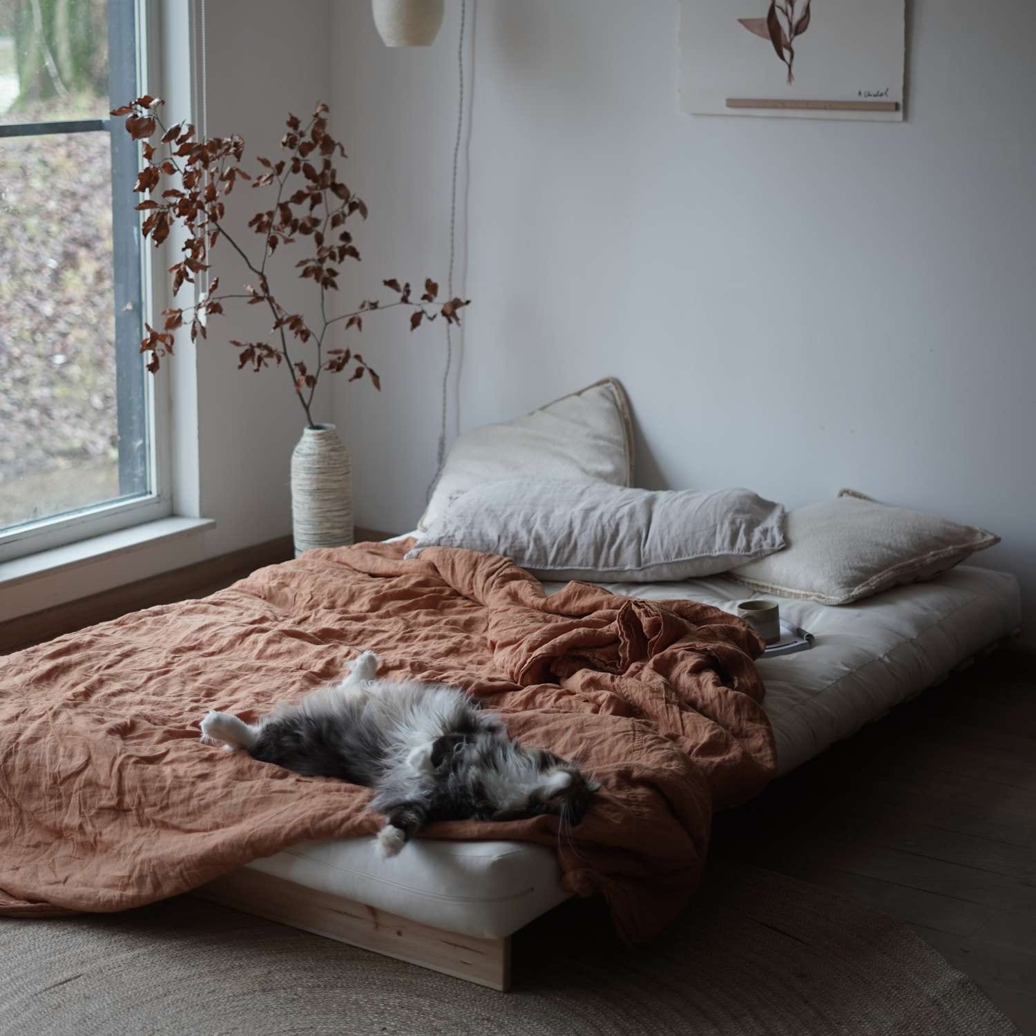 Karup Design Daybed »Roots 140 Schlafsofa, Gästebett, Sofa mit Futonmatratze«, Inkl. Futonmatratze, Liegefläche 140x200 cm, FSC® zertifizierte Kiefer