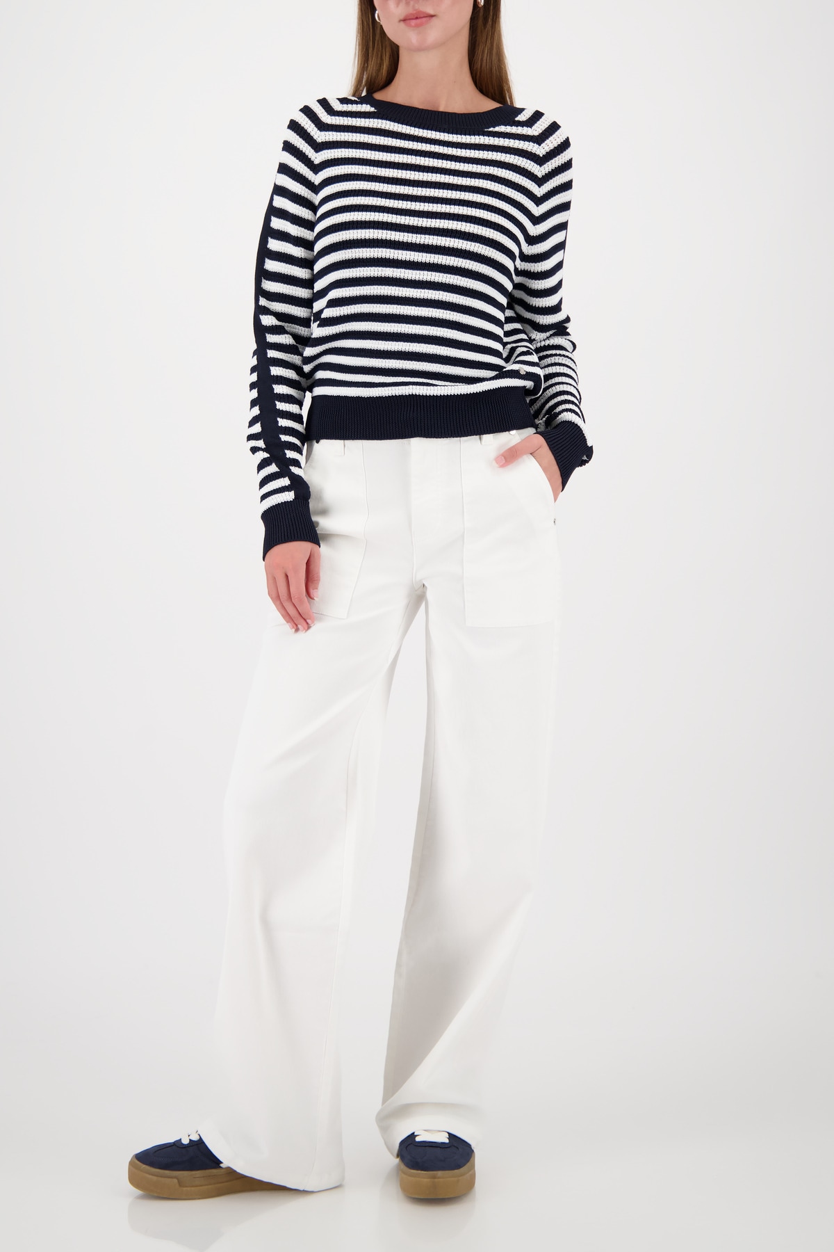 Monari Strickpullover Rundhalsausschnitt, Regular Fit, Streifendetail am Ärmel