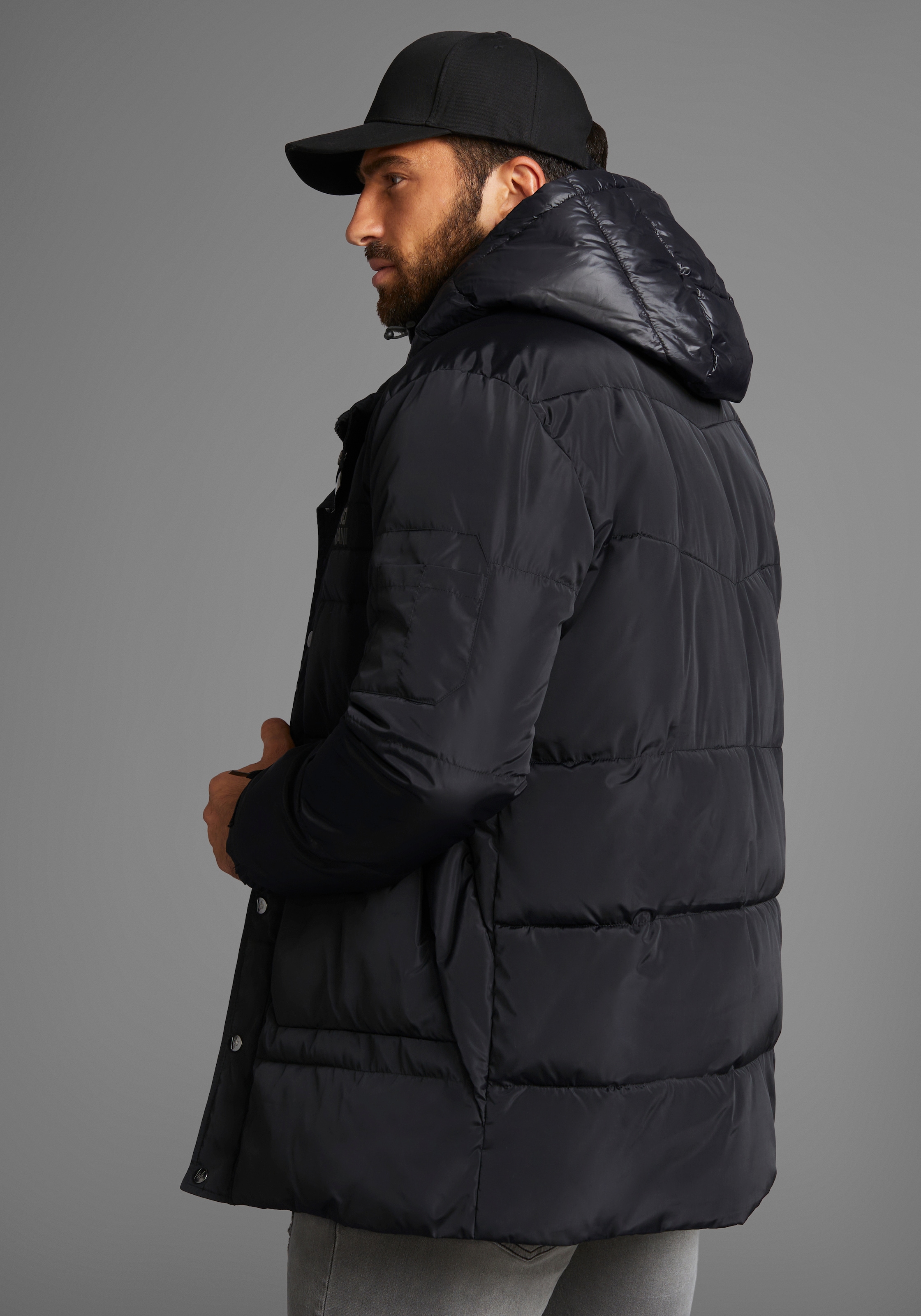 Bruno Banani Winterjacke, mit Kapuze, wärmendes Material, hochschließender Kragen, verstellbare Kapuze