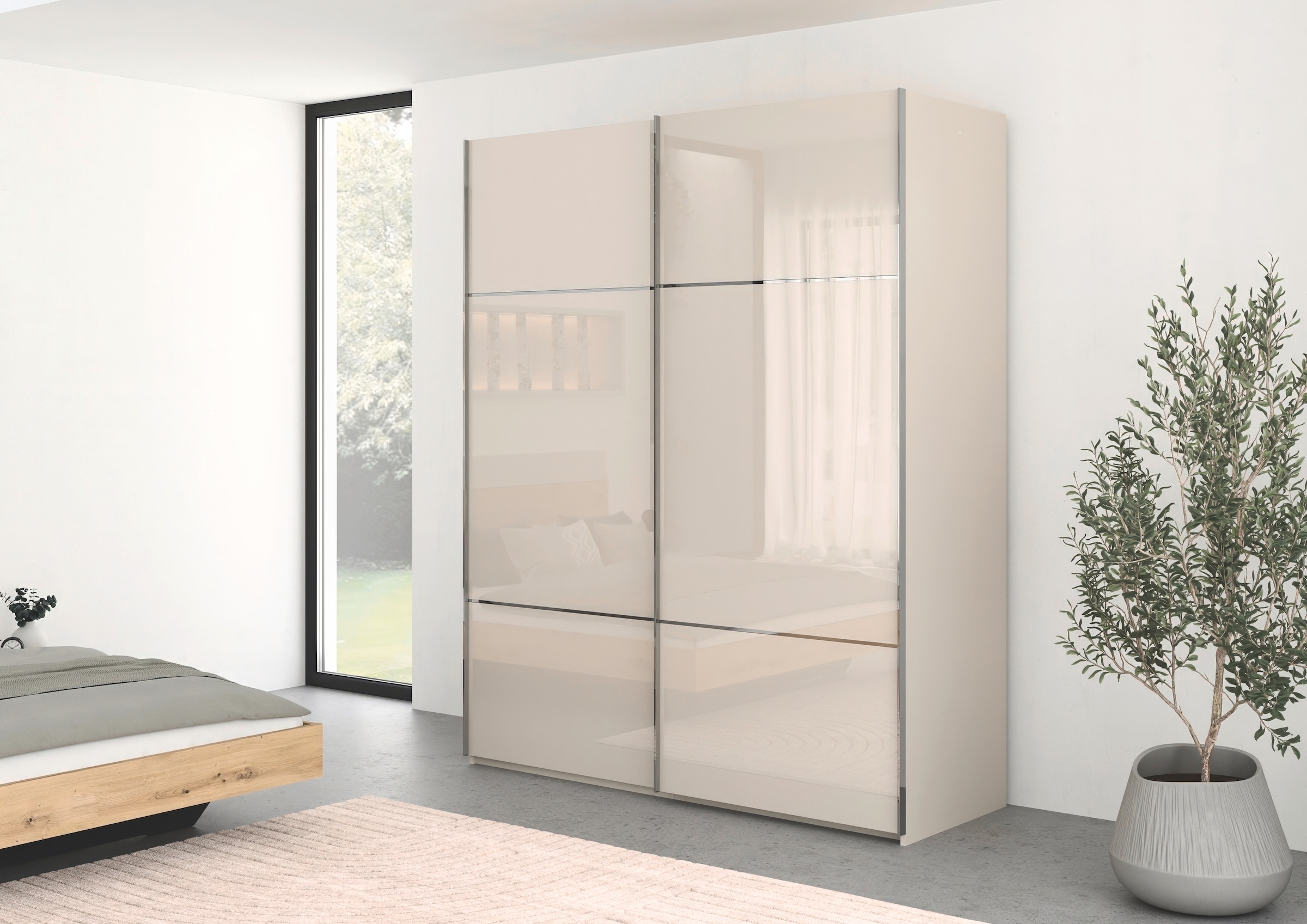 rauch Schwebetürenschrank »Kleiderschrank Schrank Garderobe Schlafzimmerschrank SCALE-TRIO«, edle dreigeteilte Front mit 2 Zierleisten Glasfront MADE IN GERMANY
