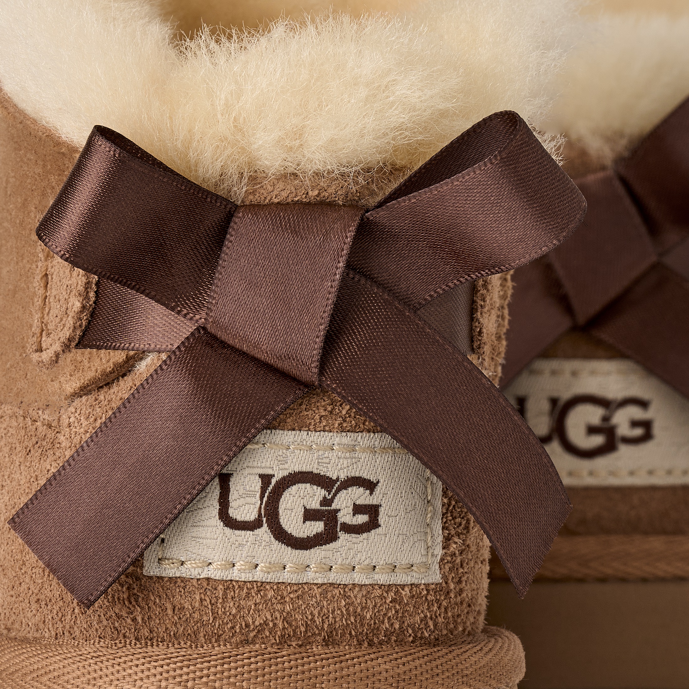 UGG Schlupfboots »K ULTRA MINI BAILEY BOW«  Winterboots mit kurzem Schaft und Ziernähten