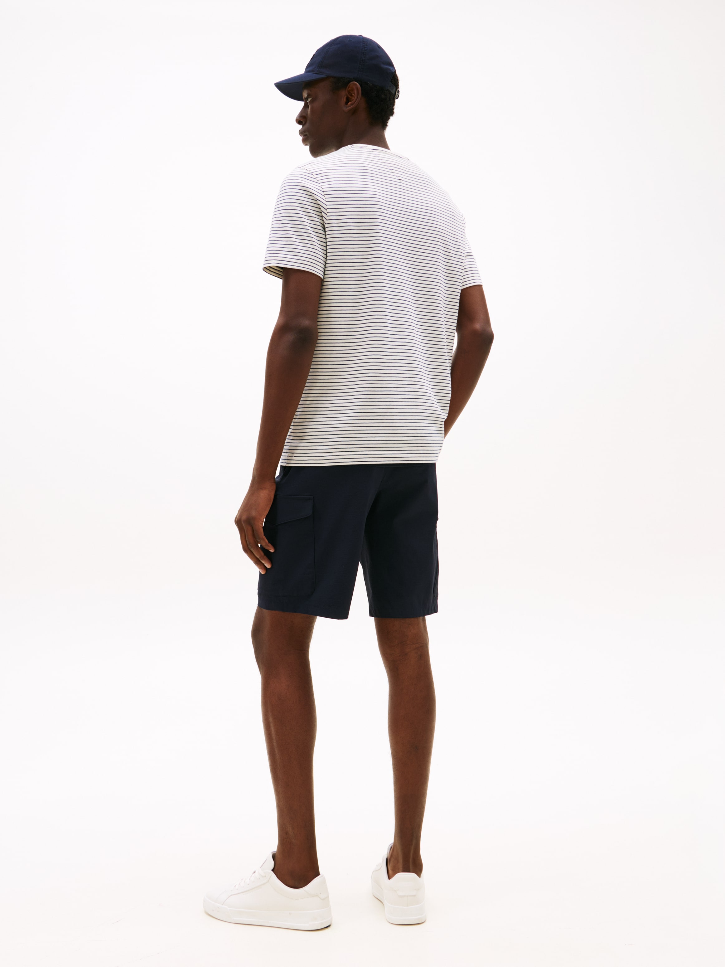 Tommy Hilfiger T-Shirt »ESSENTIAL REG FIT SOLID TEE«, mit Rundhalsausschnitt