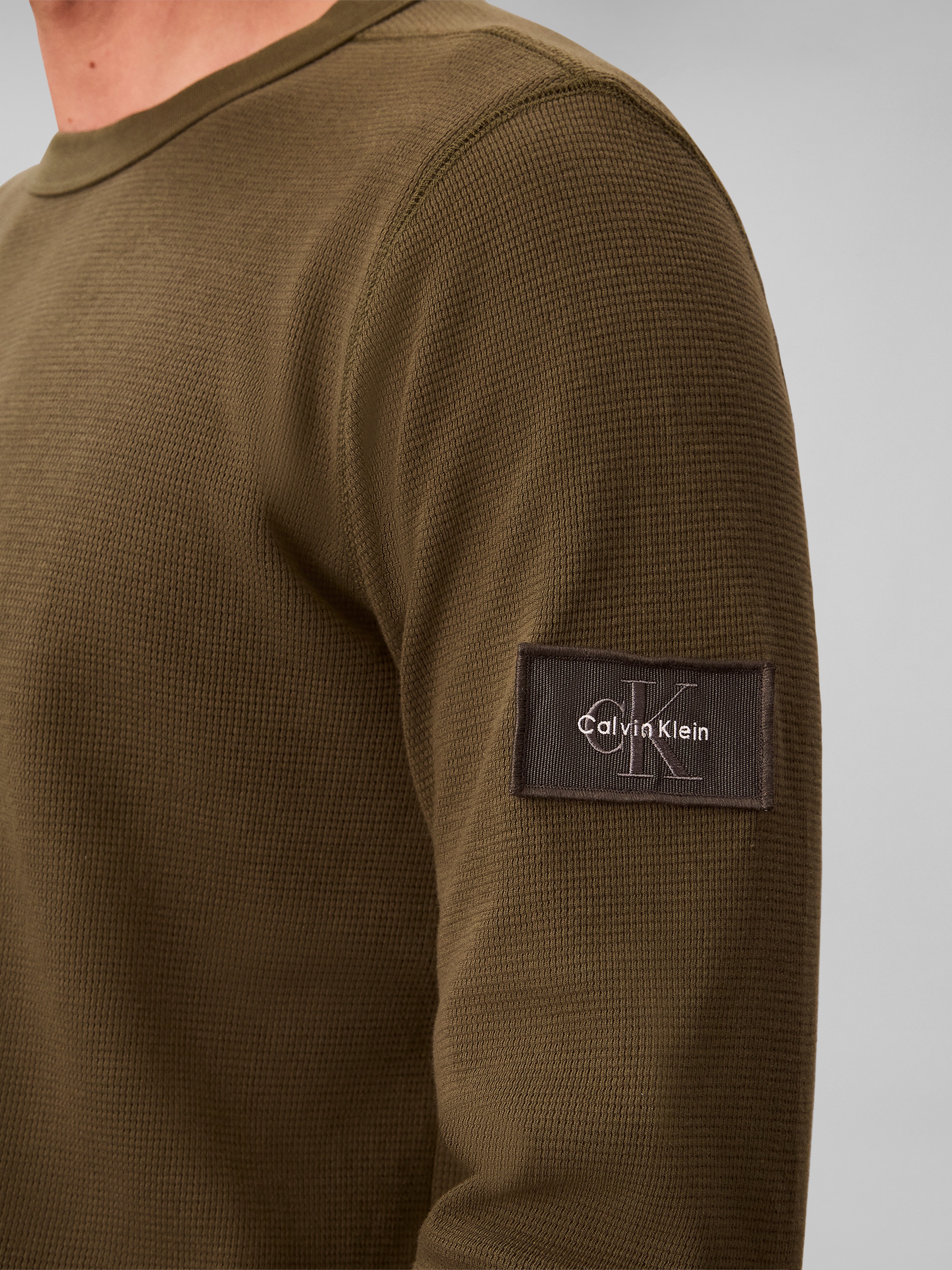Calvin Klein Jeans Langarmshirt »WAFFLE BADGE CREWNECK TEE« Regular fit, Badge, Rundhalsausschnitt