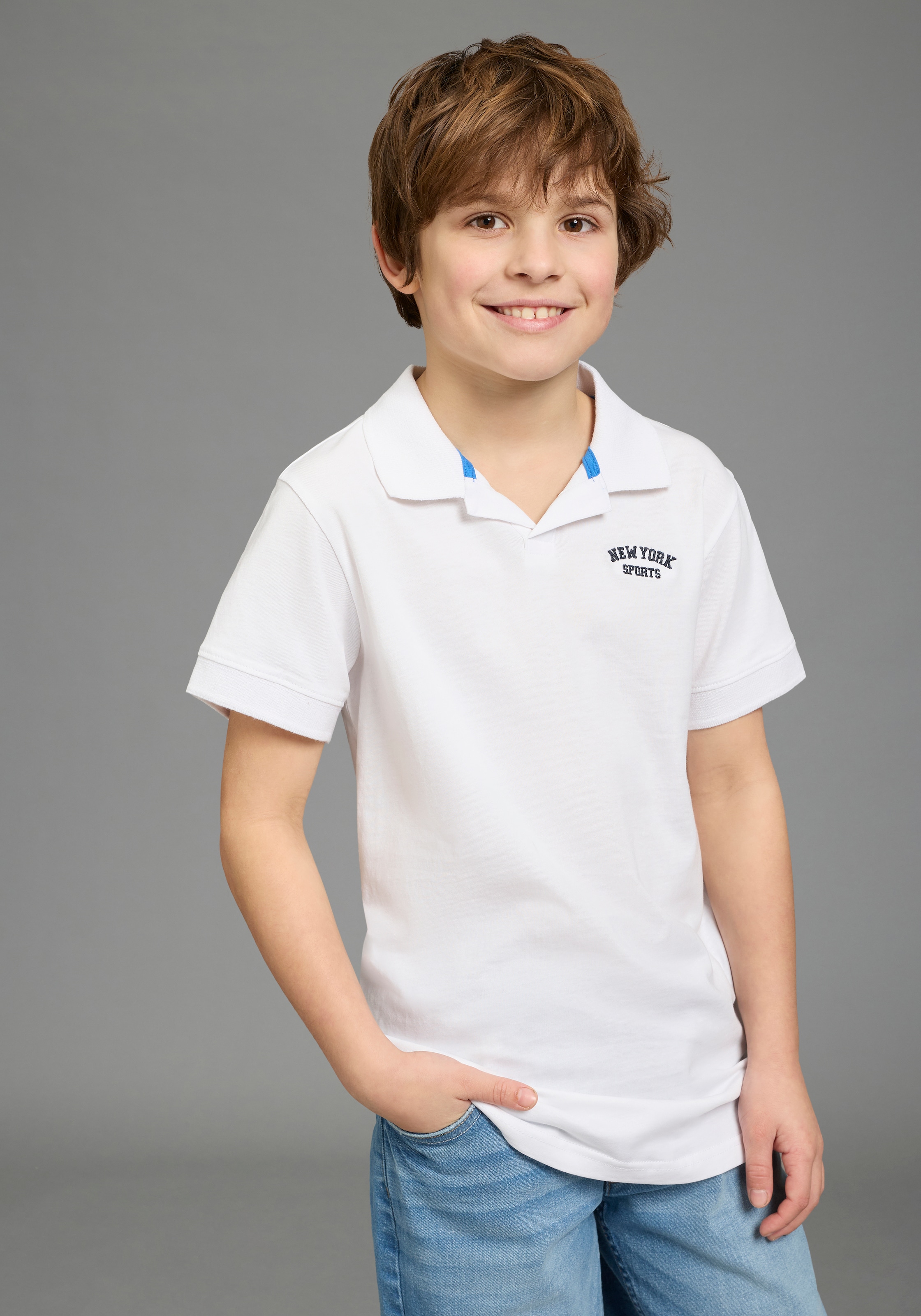 KIDSWORLD Poloshirt »2er Pack Shirts mit Polokragen« Packung, 2, 2 tlg. für Jungen, mit V-Ausschnitt, Kurzarm, mit bestickten Applikationen
