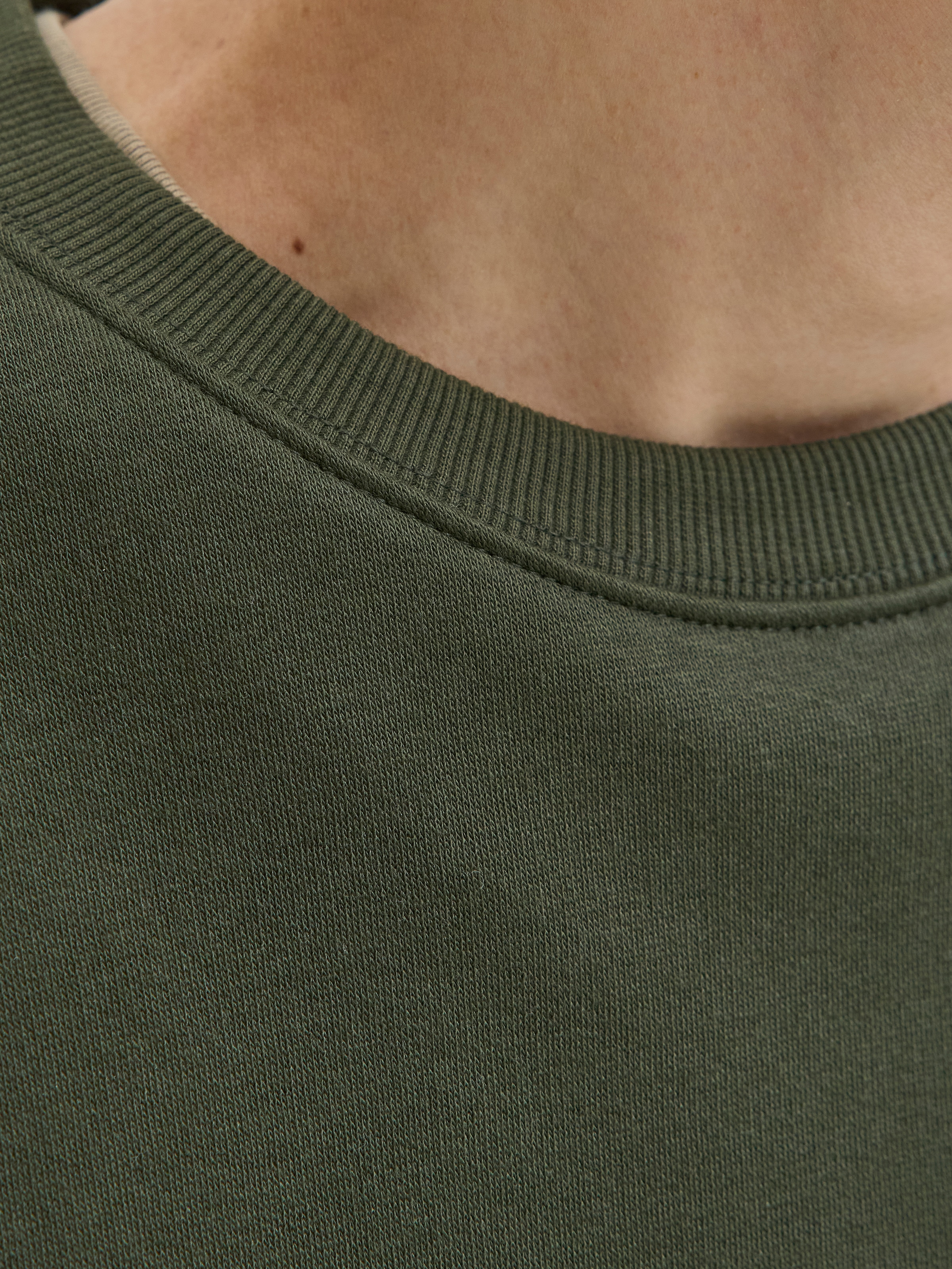 Jack & Jones Sweatshirt »JJESTAR BASIC SWEAT CREW NECK NOOS«, mit Rundhalsausschnitt