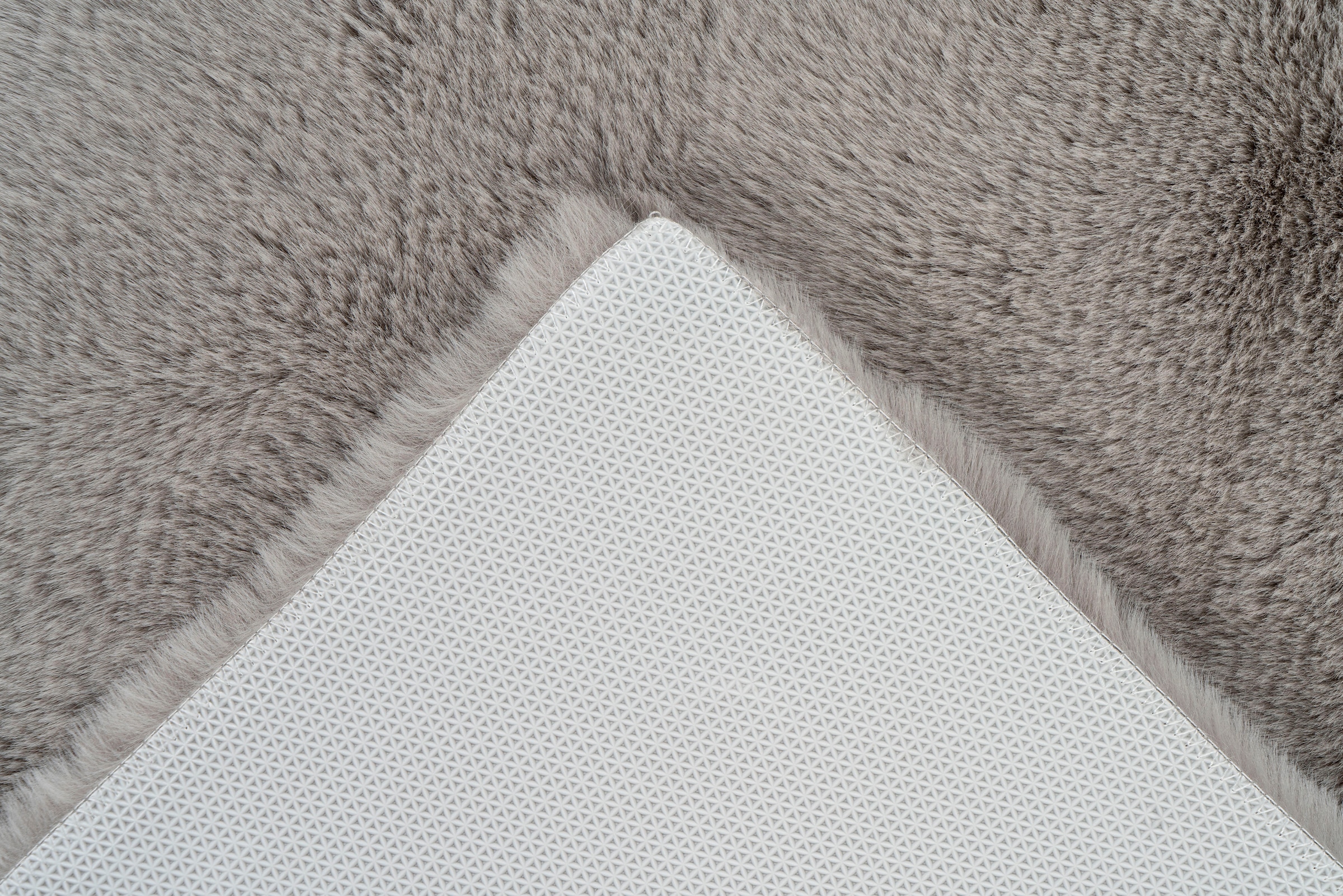 Kayoom Badematte »Rabbit« Höhe 22 mm rutschhemmend beschichtet fußbodenheizungsgeeignet weiche Kaninchenfell Haptik, Badezimmer, Kinderzimmer, Schlafzimmer