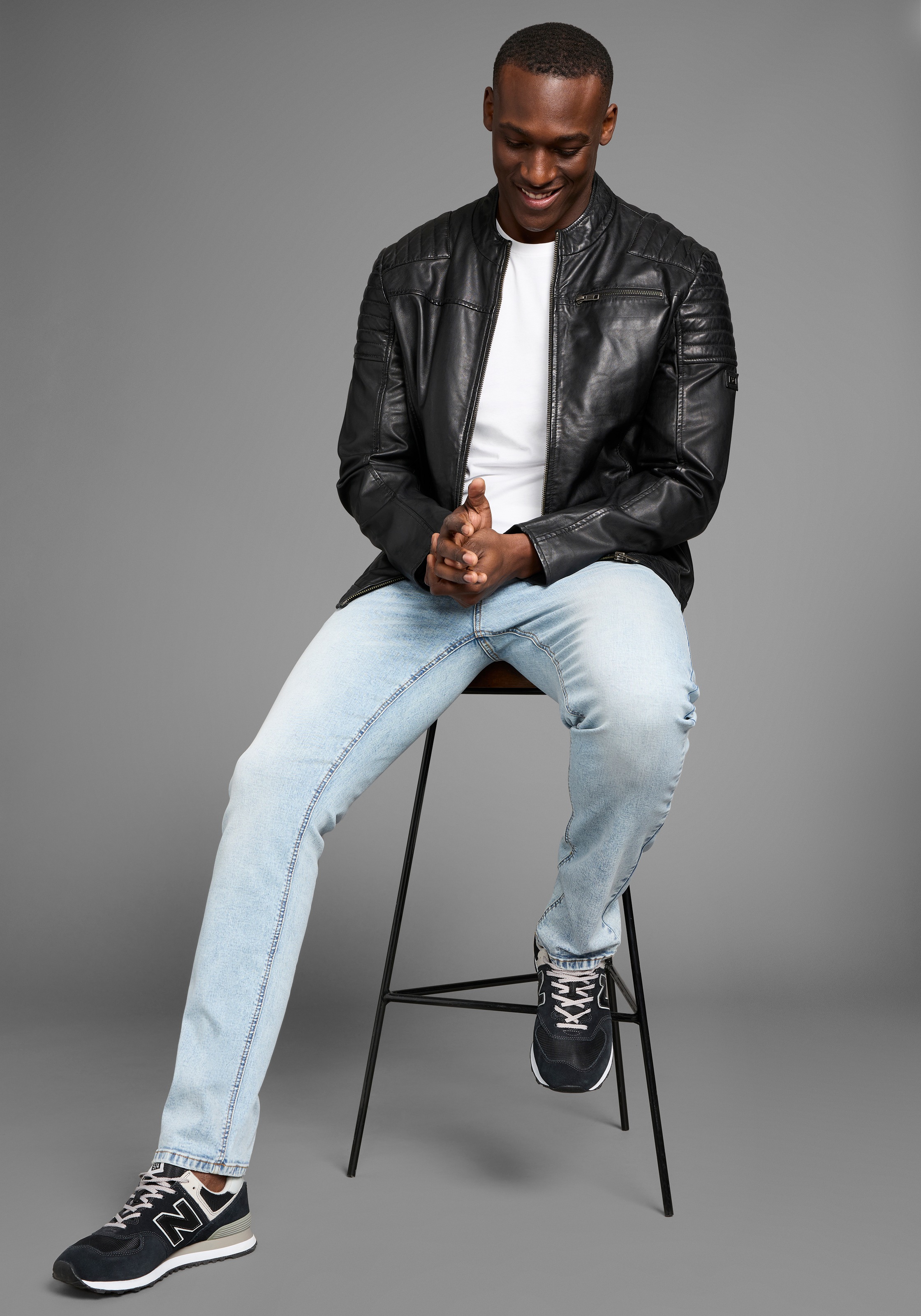 Bruno Banani Straight-Jeans »Hutch«, gerade Beinform, teilweise mit modischen Destroyed-Effekten