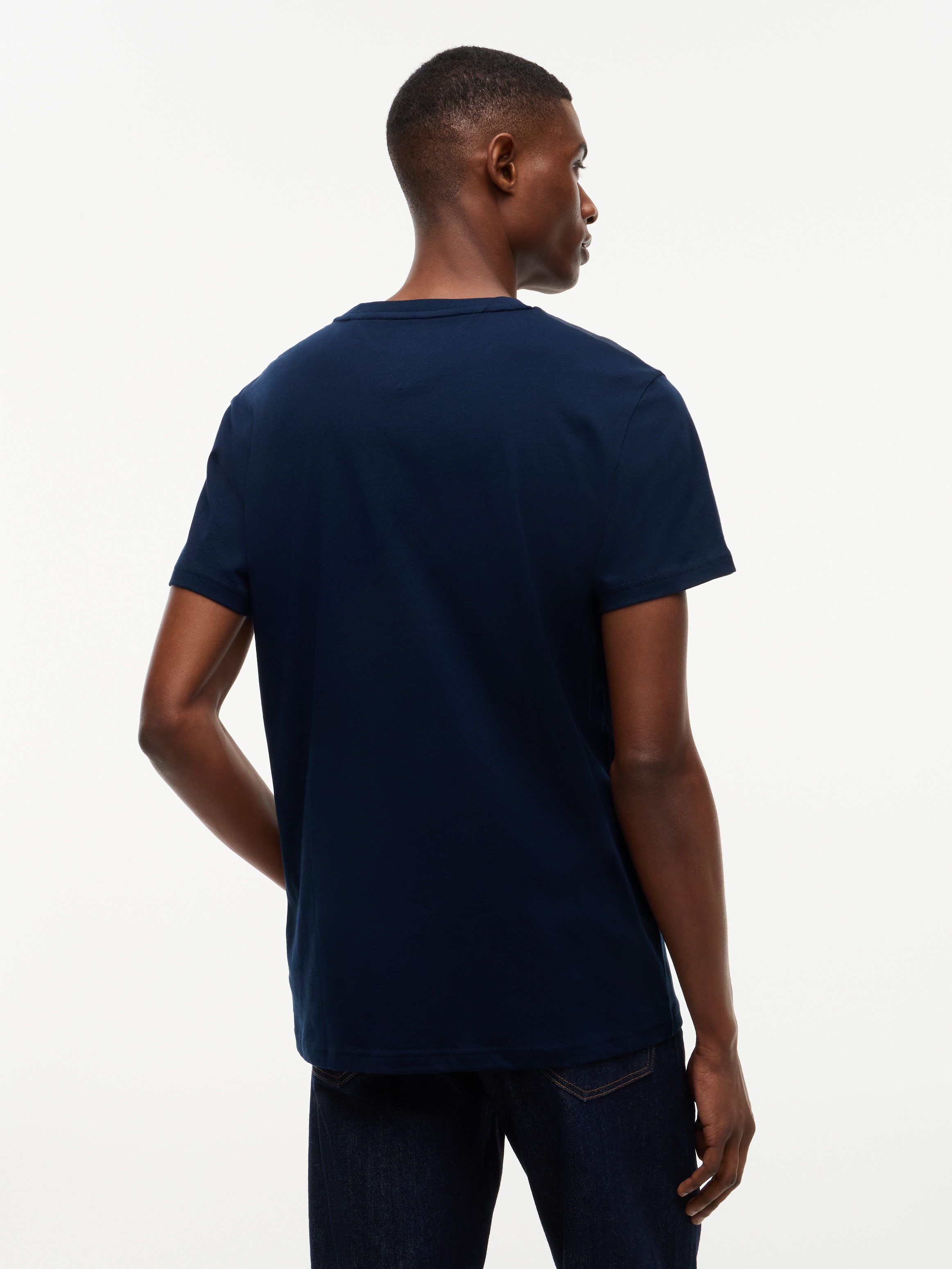 Tommy Jeans T-Shirt »SLIM SIGNATURE CHEST TEE« Slim fit mit Rundhalsausschnitt