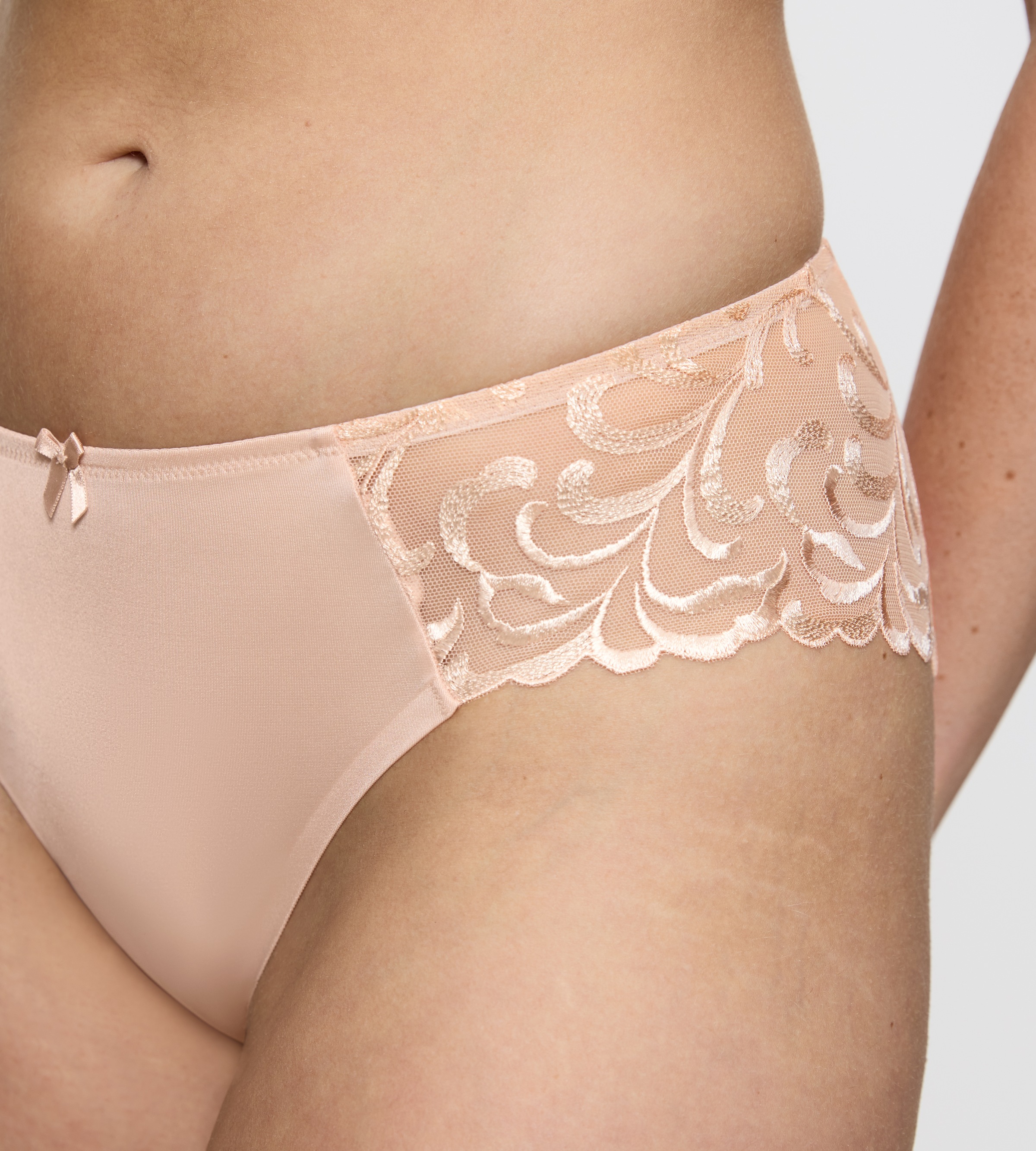 Triumph Tai-Slip »Modern Finesse« zarte Spitze, glatter Jersey, flache Kanten