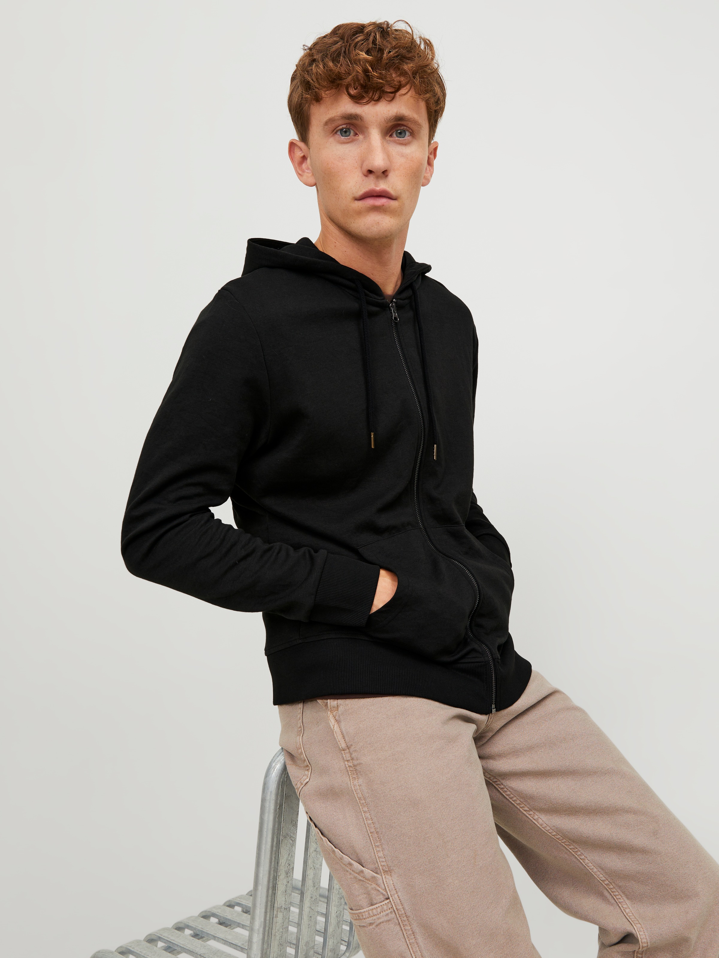 Jack & Jones Kapuzensweatjacke »JJEBASIC Hoodie mit Rippbündchen und angenehmem Tragegefühl« unifarben, modisch, regular fit, Baumwollmischung, Rundhals