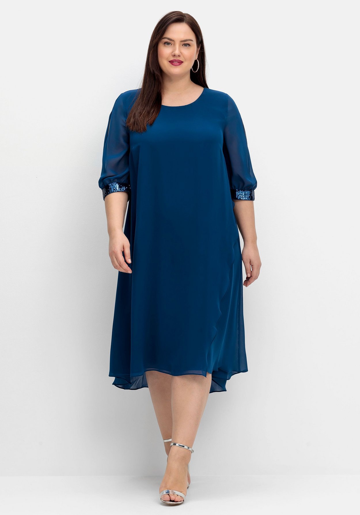 Sheego Abendkleid »Abendkleid aus Georgette, mit geschlitztem Ärmel«, aus Georgette, mit geschlitztem Ärmel