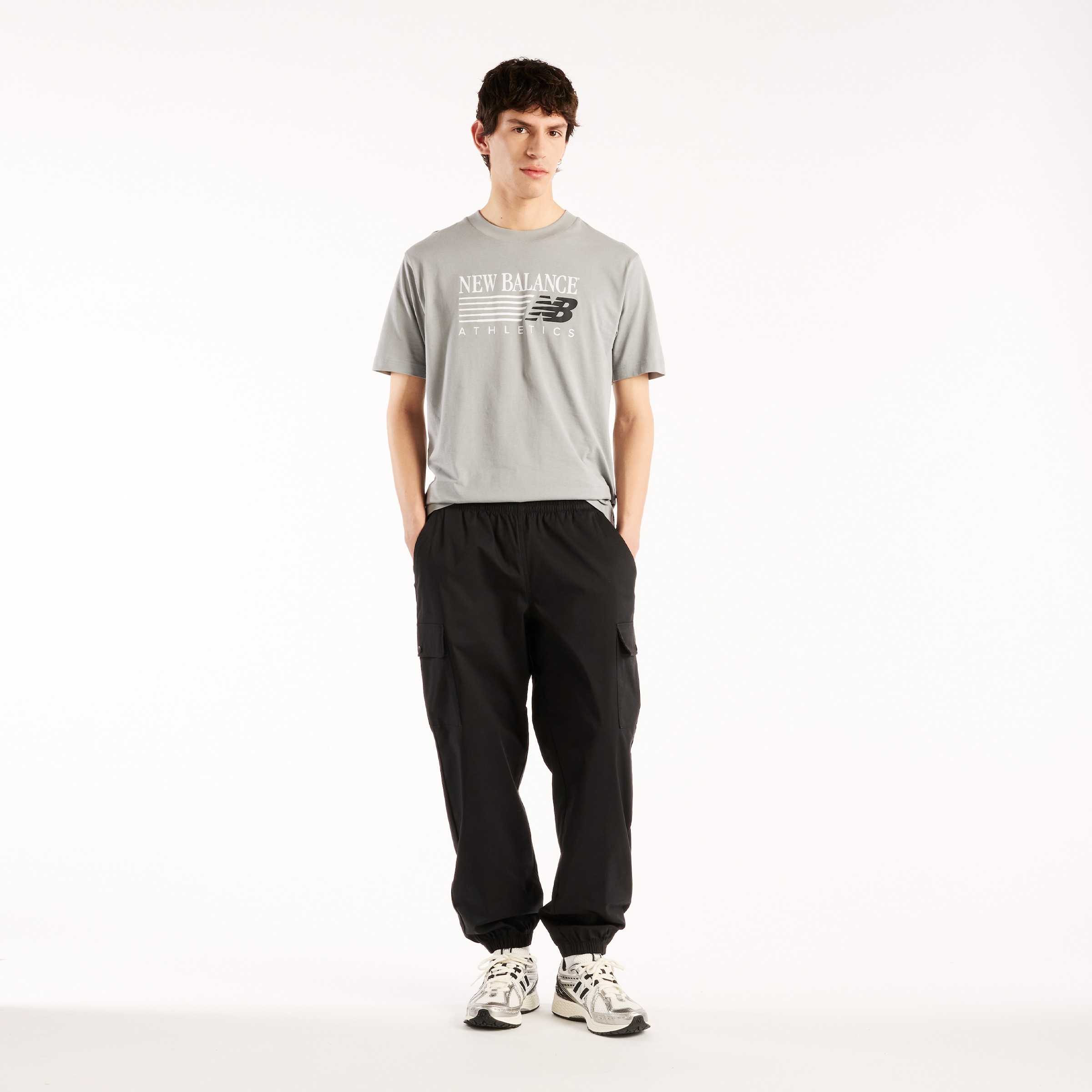 New Balance T-Shirt »REIMAGINED  GRAPHIC T-SHIRT« sportlicher Stil, T-Shirt-Schnitt, für Sportmode, aus Baumwolle