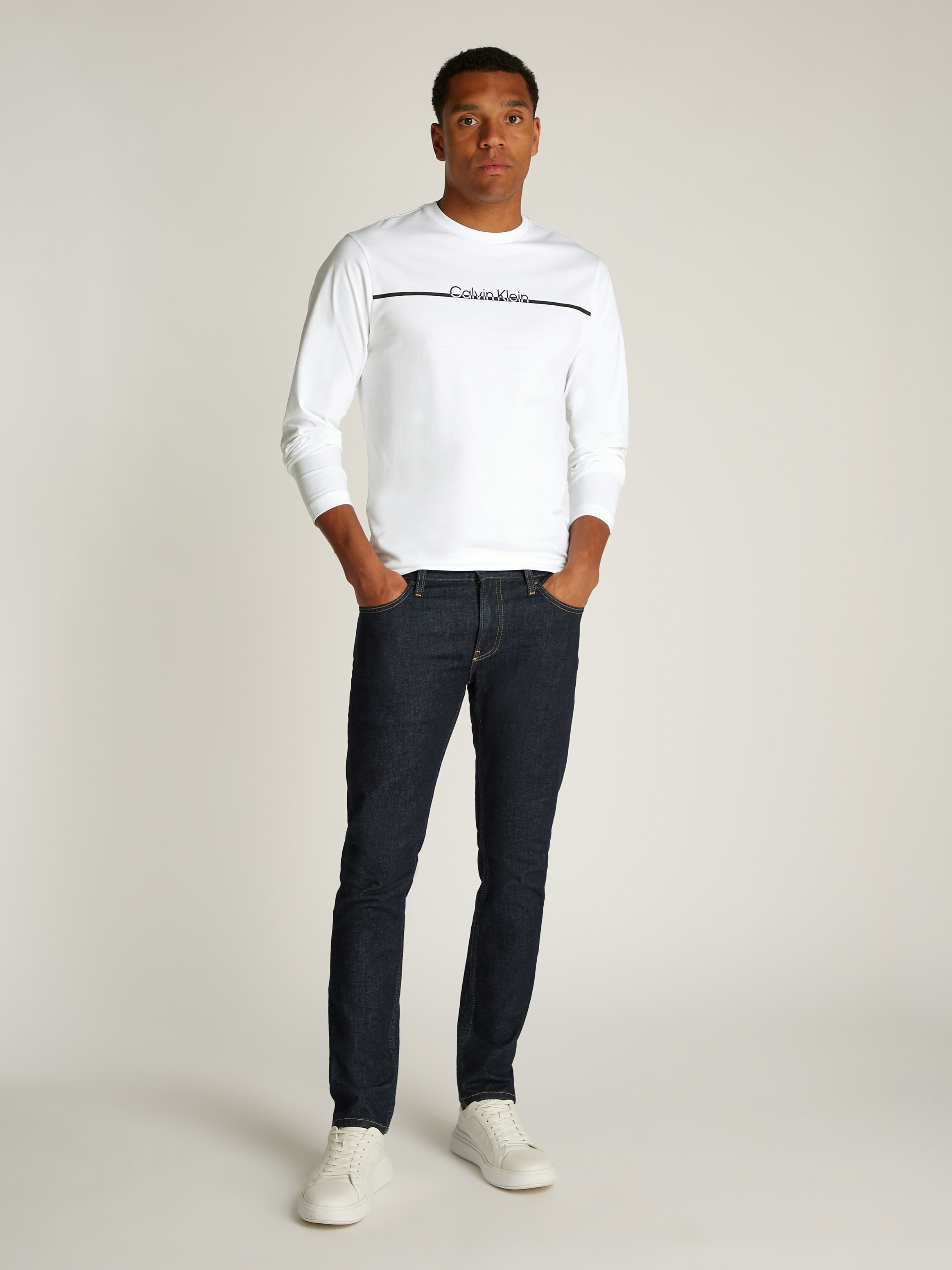 Calvin Klein Rundhalsshirt »SPLIT LINE LOGO LS T-SHIRT«, mit Logoprint