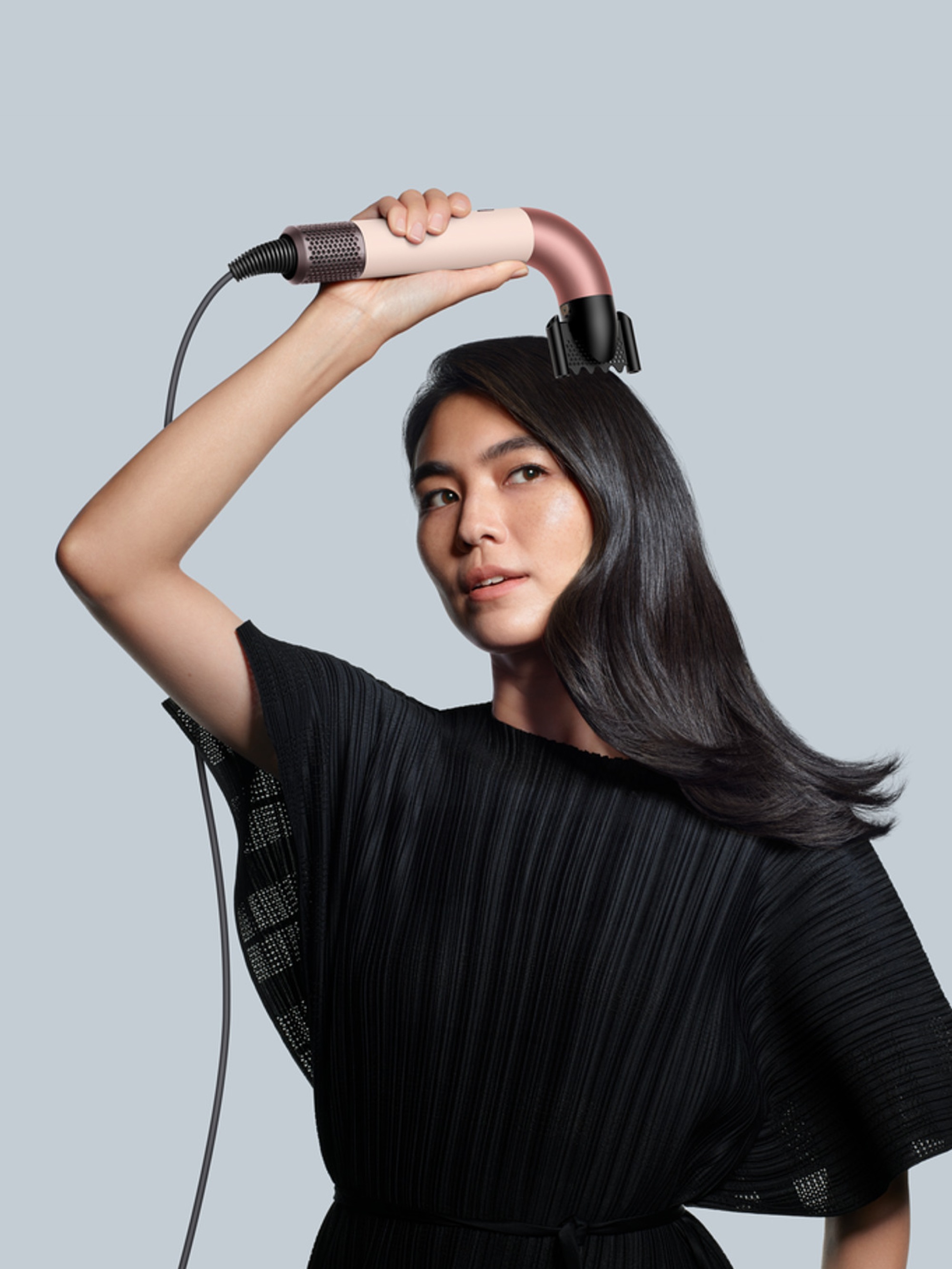 DYSON Haartrockner »Dyson Supersonic r™ Straight+Wavy Ceramic Pink/Roségold« 1.700 W 5 Aufsätze Leistungsstärkster und zugleich leichtester Haartrockner.