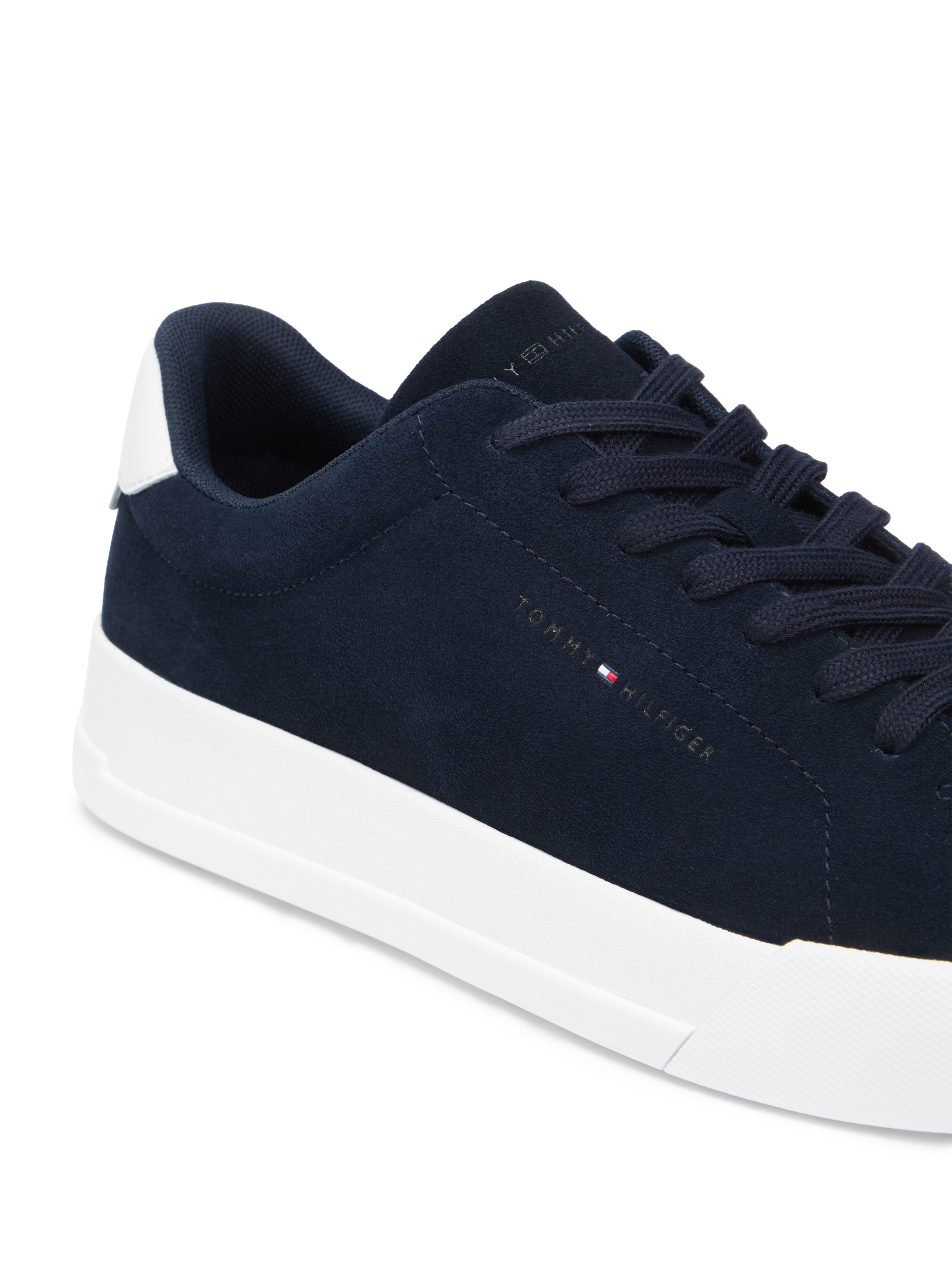 Tommy Hilfiger Sneaker »TH COURT CORE SUEDE«  Freizeitschuh, Halbschuh, Schnürschuh mit seitlicher Logoprägung