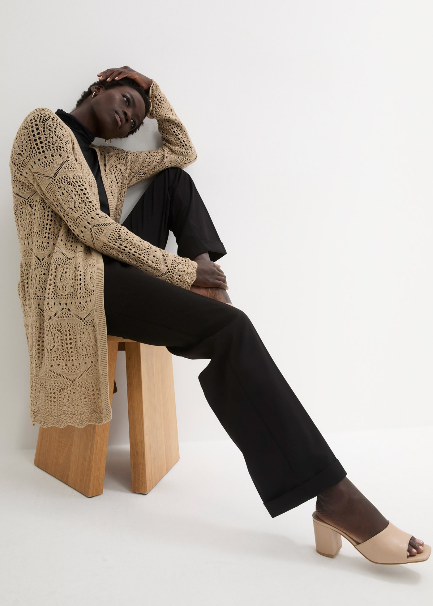 bonprix Longstrickjacke 1 tlg. lockere und offene Passform, mit femininem Lochmuster, casual Stil