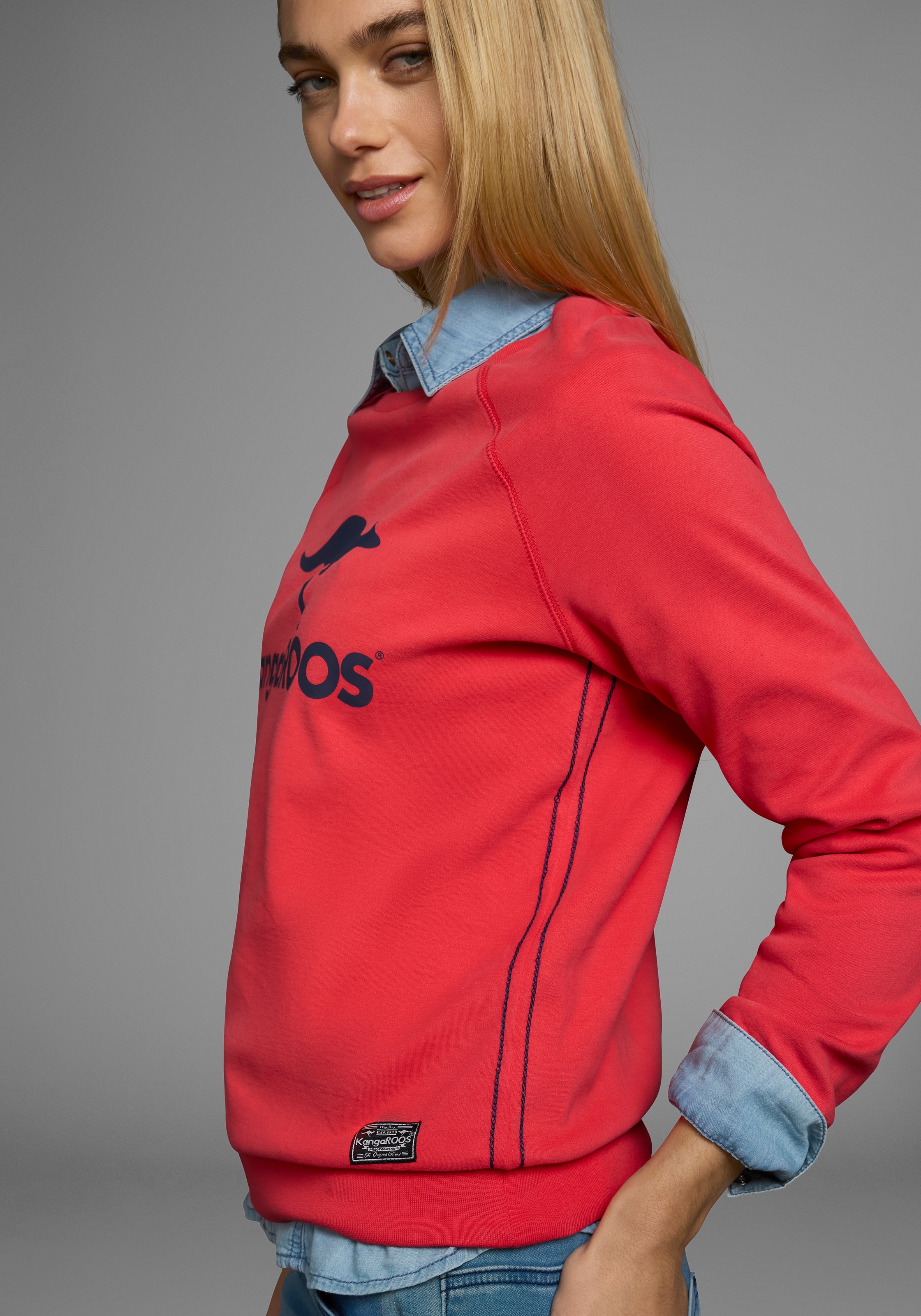 KangaROOS Sweatshirt, Langarm, figurumspielender Schnitt, mit Print, Rundhalsausschnitt