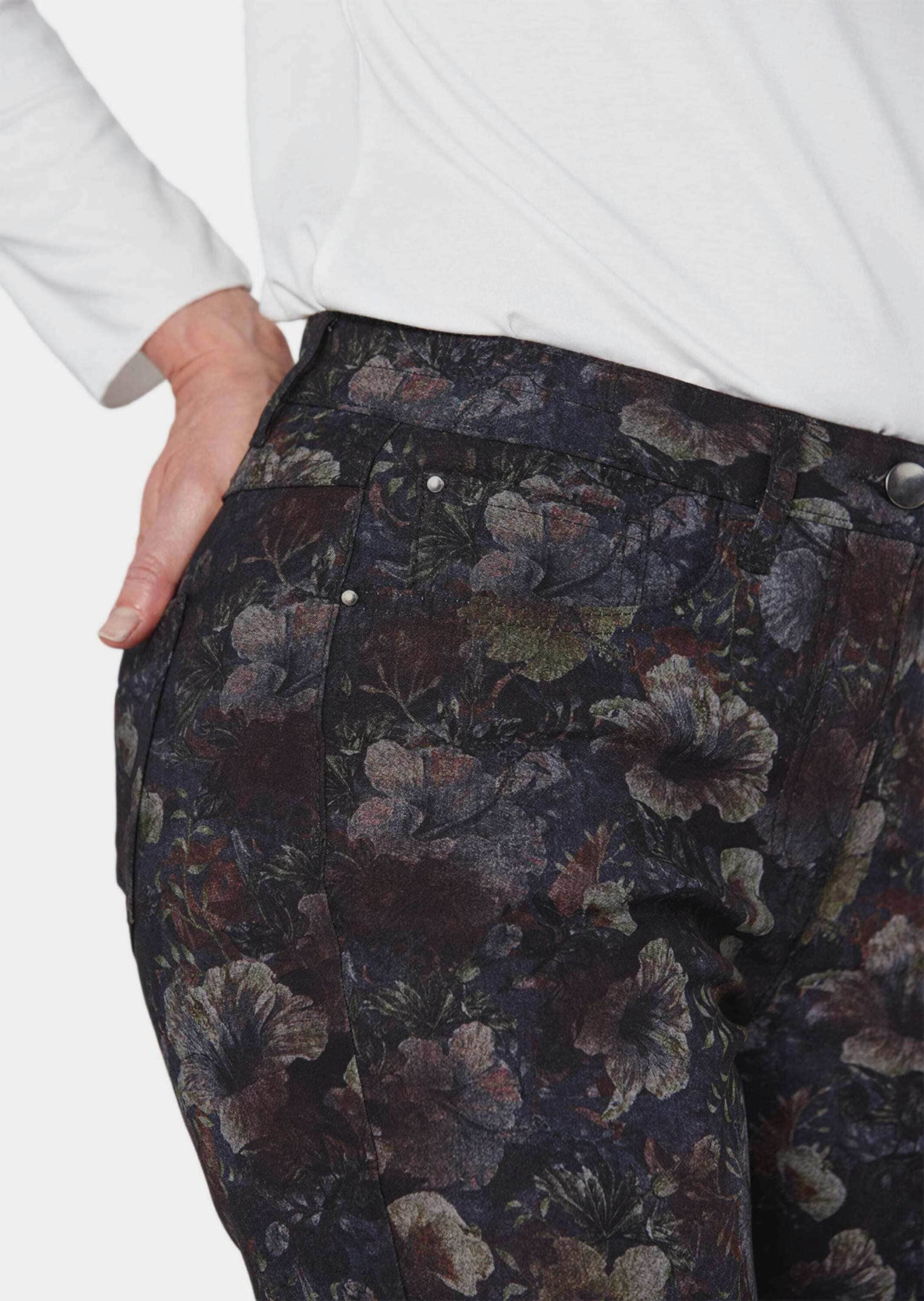 GOLDNER 2-in-1-Hose »Kurzgröße Druckhose CARLA mit Blumenmuster«