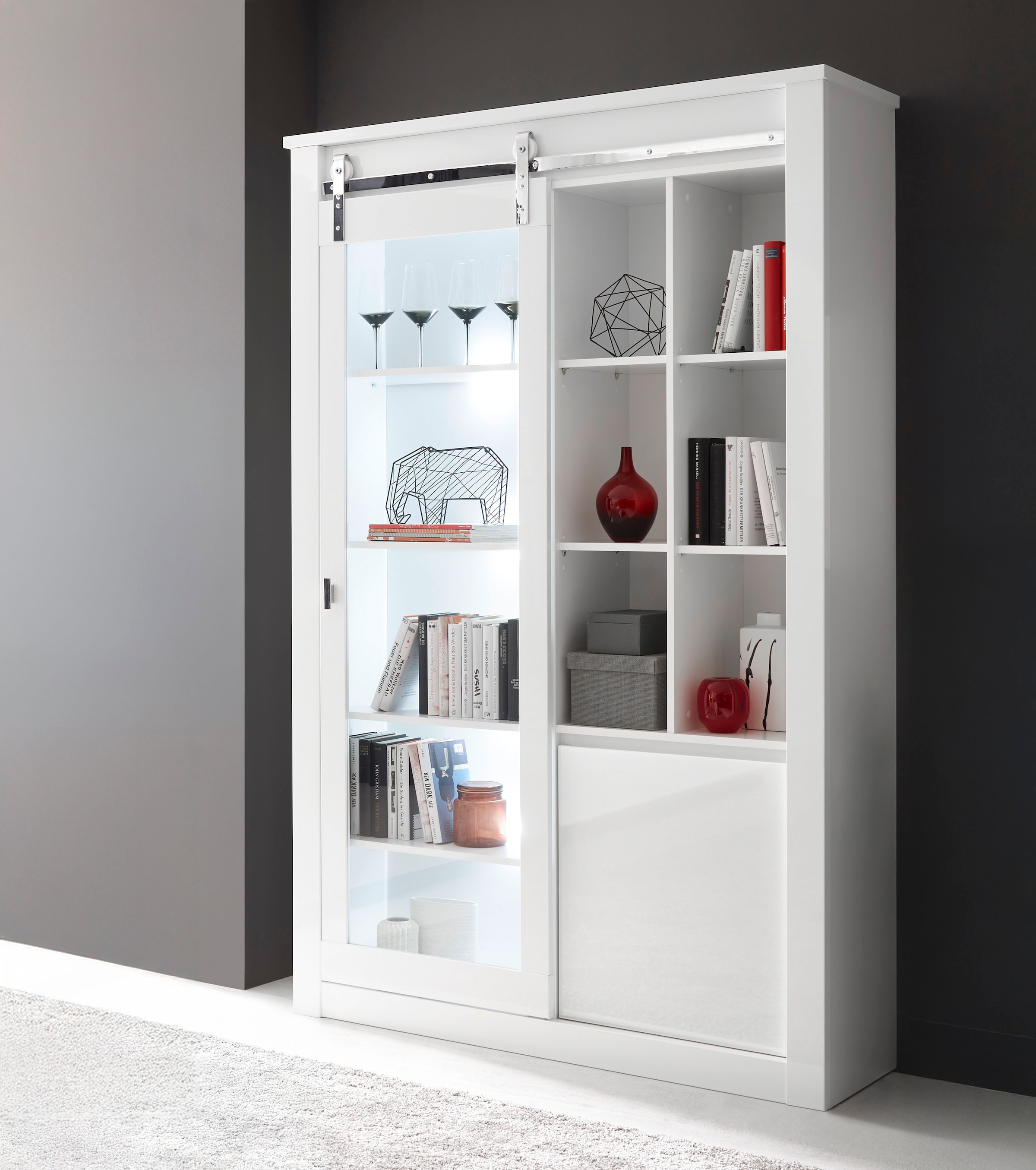 Home affaire Vitrine »Daytona, moderner Hochschrank, Glasvitrine in Weiß Hochglanz« mit Schiebetürenbeschlag in Chrom-Optik, ausreichend Stauraum