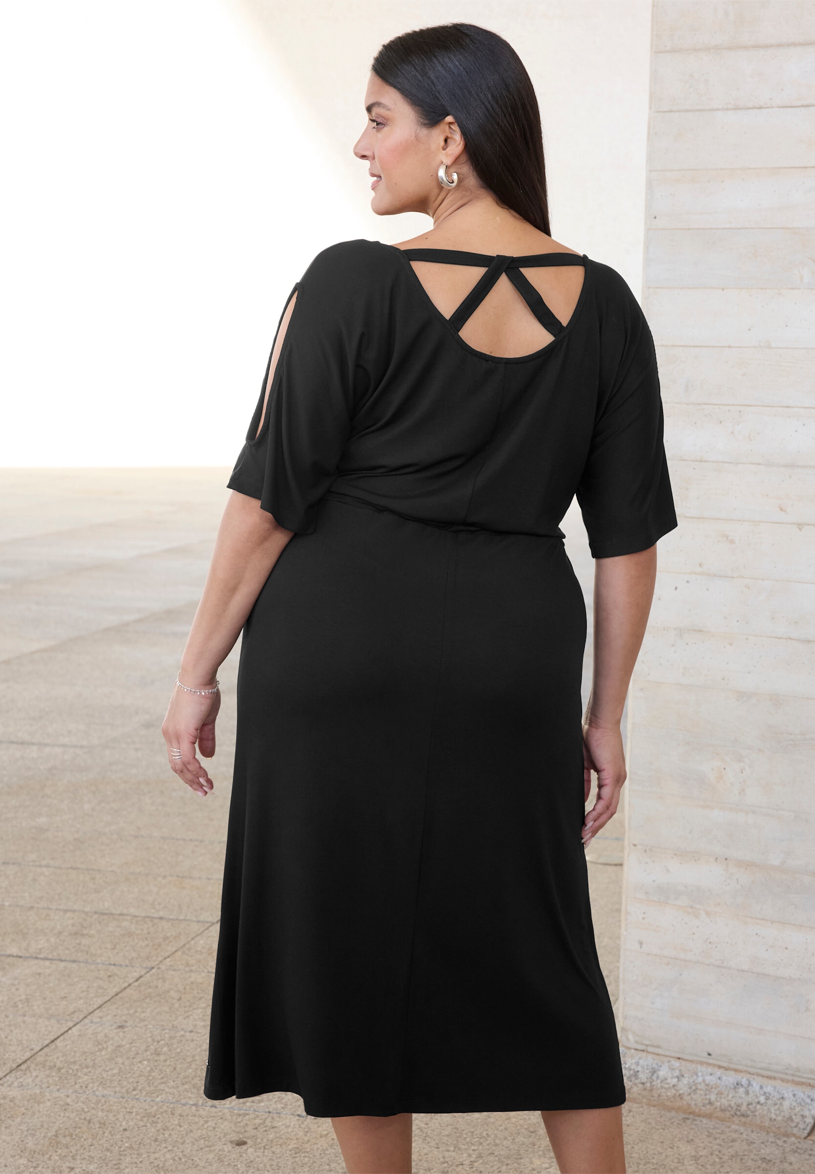 Sheego Shirtkleid »Jersey-Kleid A-Linien-Kleid mit gekreuzten Bändern im Rücken« Ohne Tasche