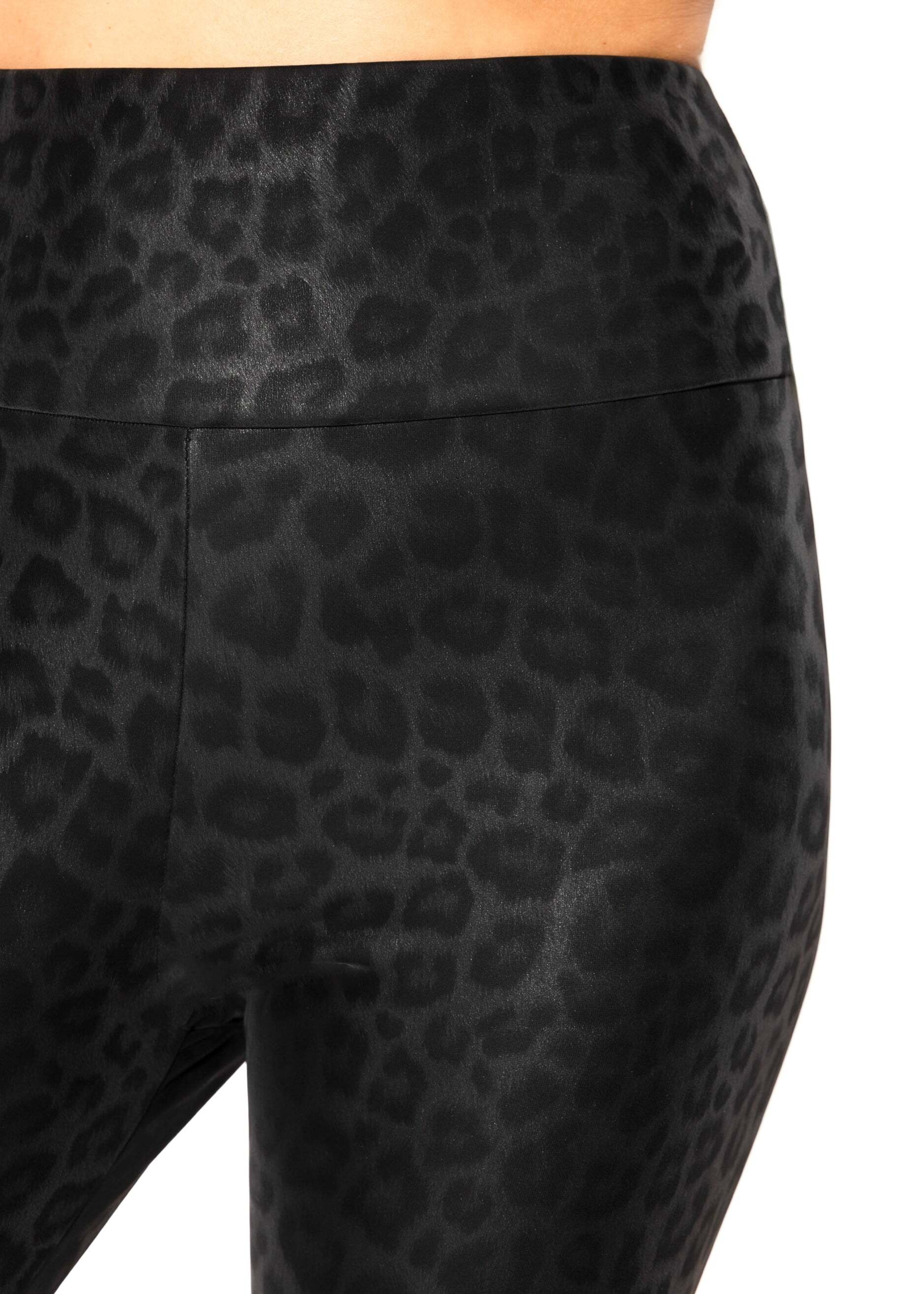 SASSYCLASSY Leggings »Kunstleder Leggings mit Leo Print«  High-Rise Leggings aus weichem Stretch mit breitem Bund Schwarz