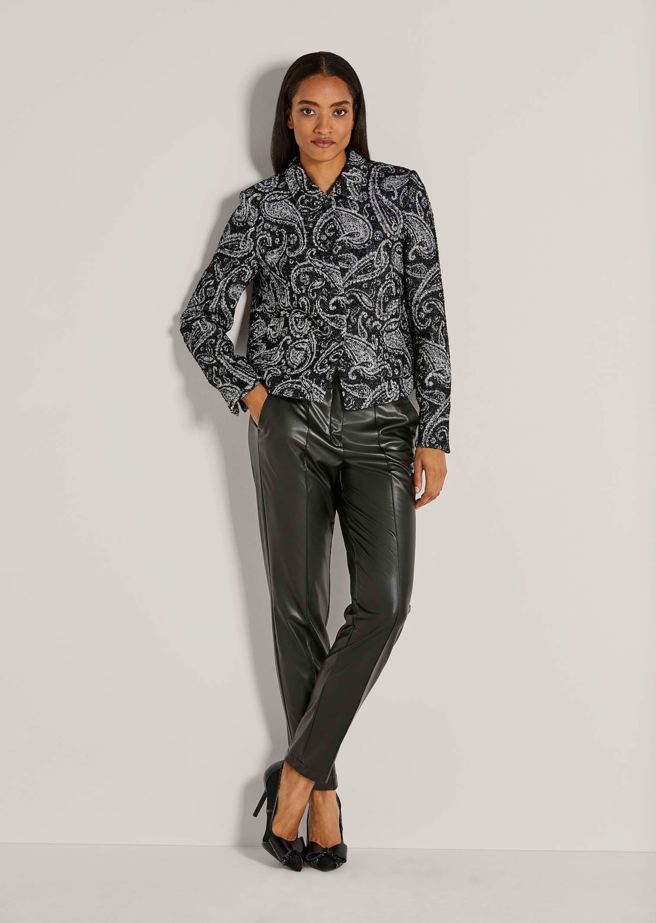 MADELEINE Jackenblazer »Kurzblazer Moderner Businessblazer mit Paisley-Muster« Paisley Design, Naturfarsergarn