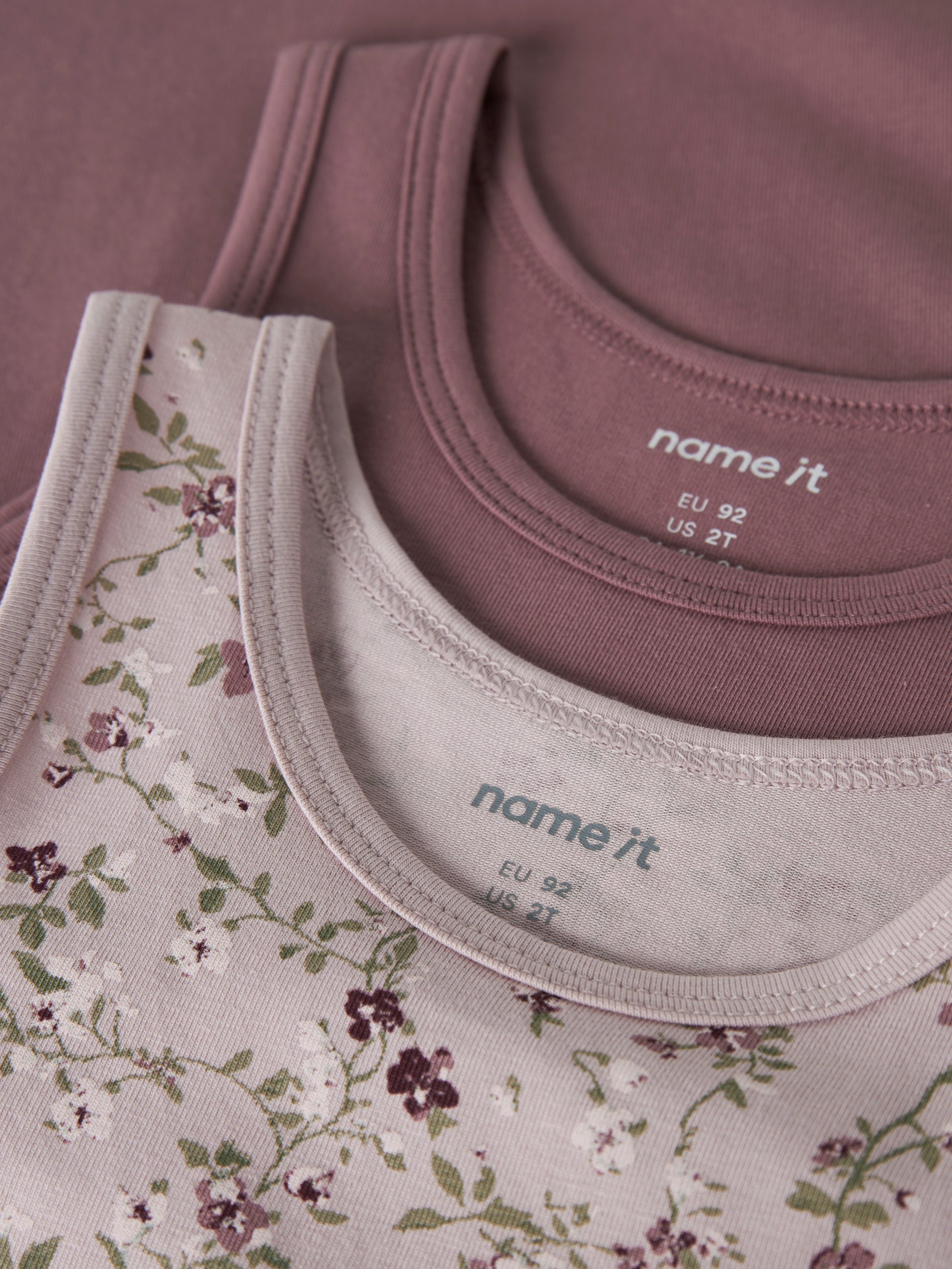 Name It Unterhemd »NMFTANK TOP 2P VIOLETFLOWER NOOS« Packung, 2 Stk. Baumwollmischung, uni und bedruckt im Set