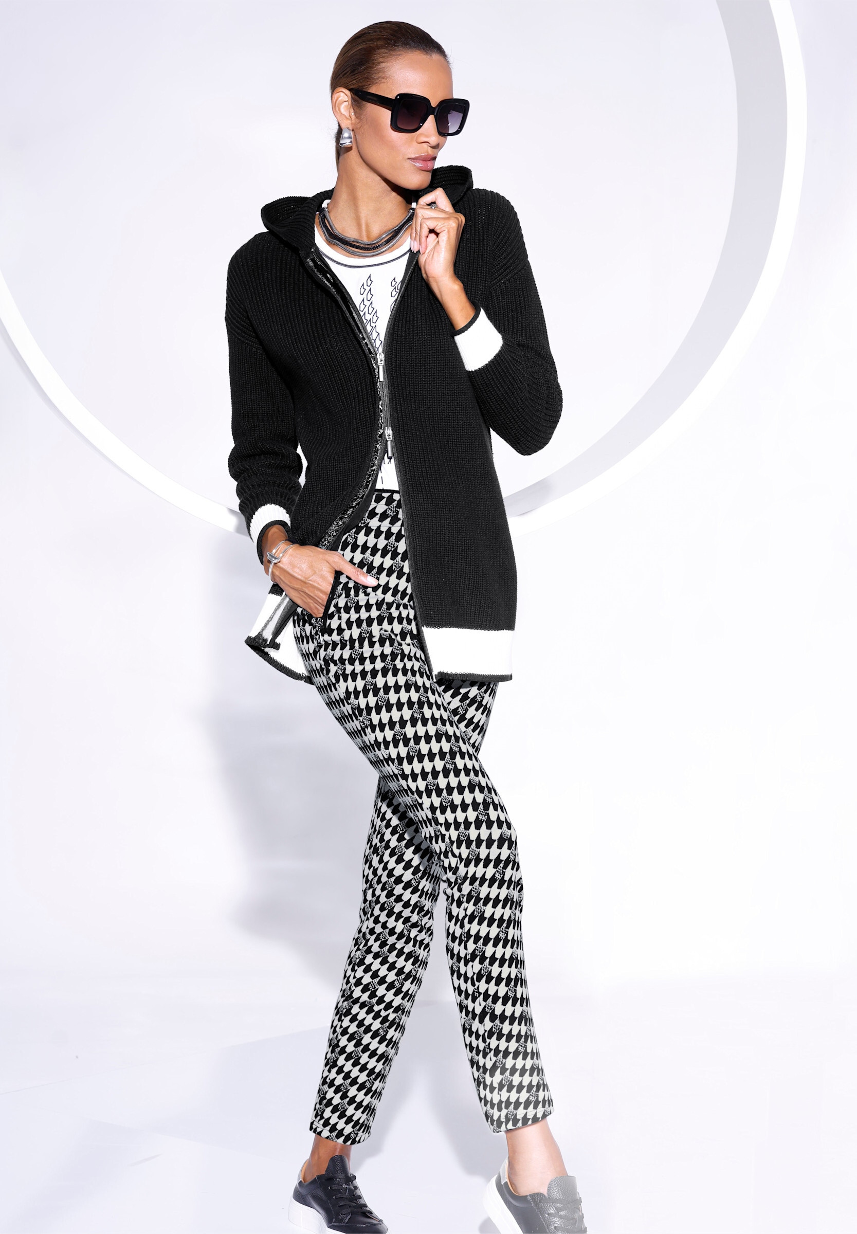 creation L Jogger Pants »Jersey-Jogpants Jerseyhose mit kontraststarkem Jacquard-Dessin«